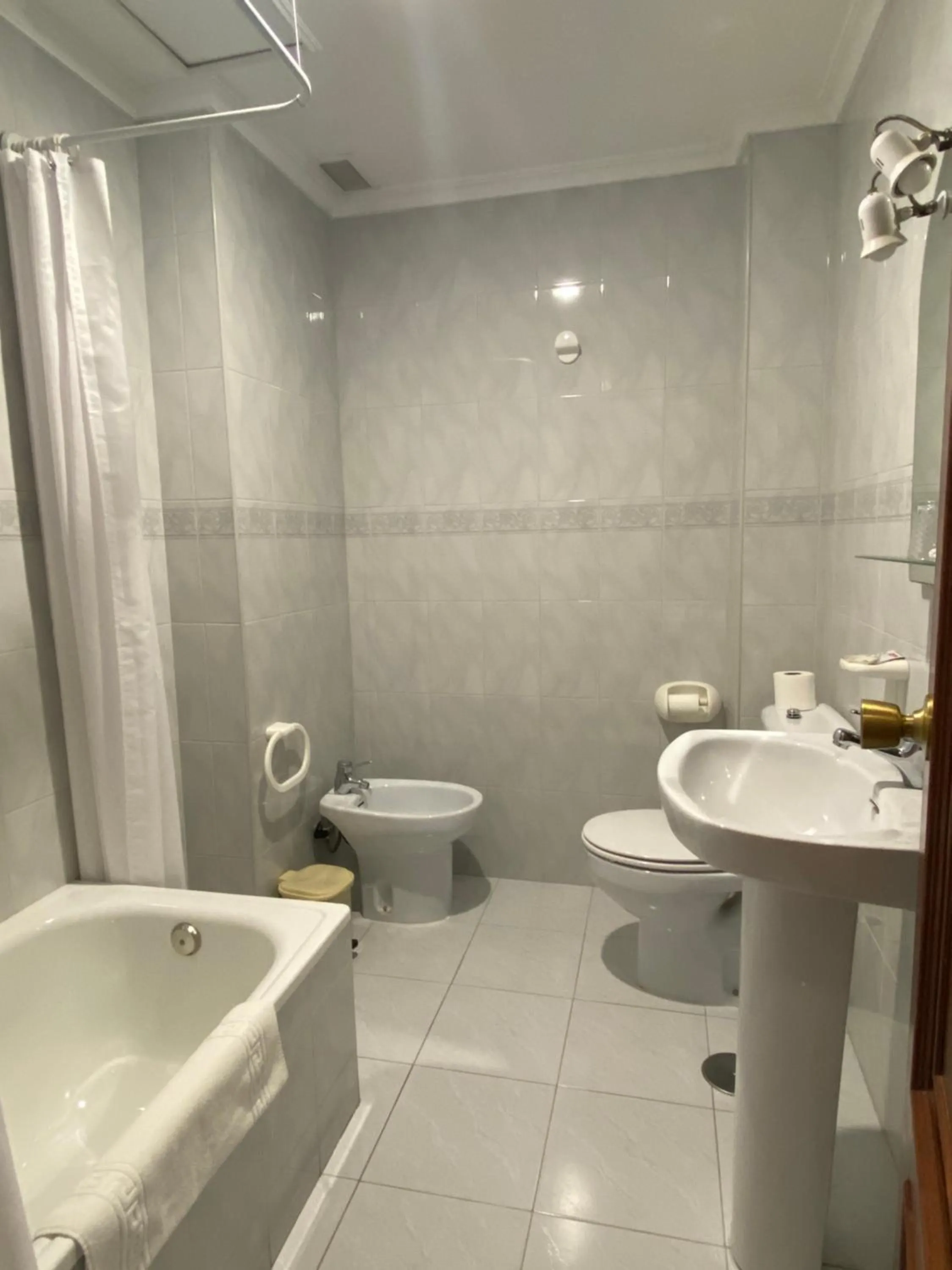 Bathroom in Hotel Restaurante Isape GBC