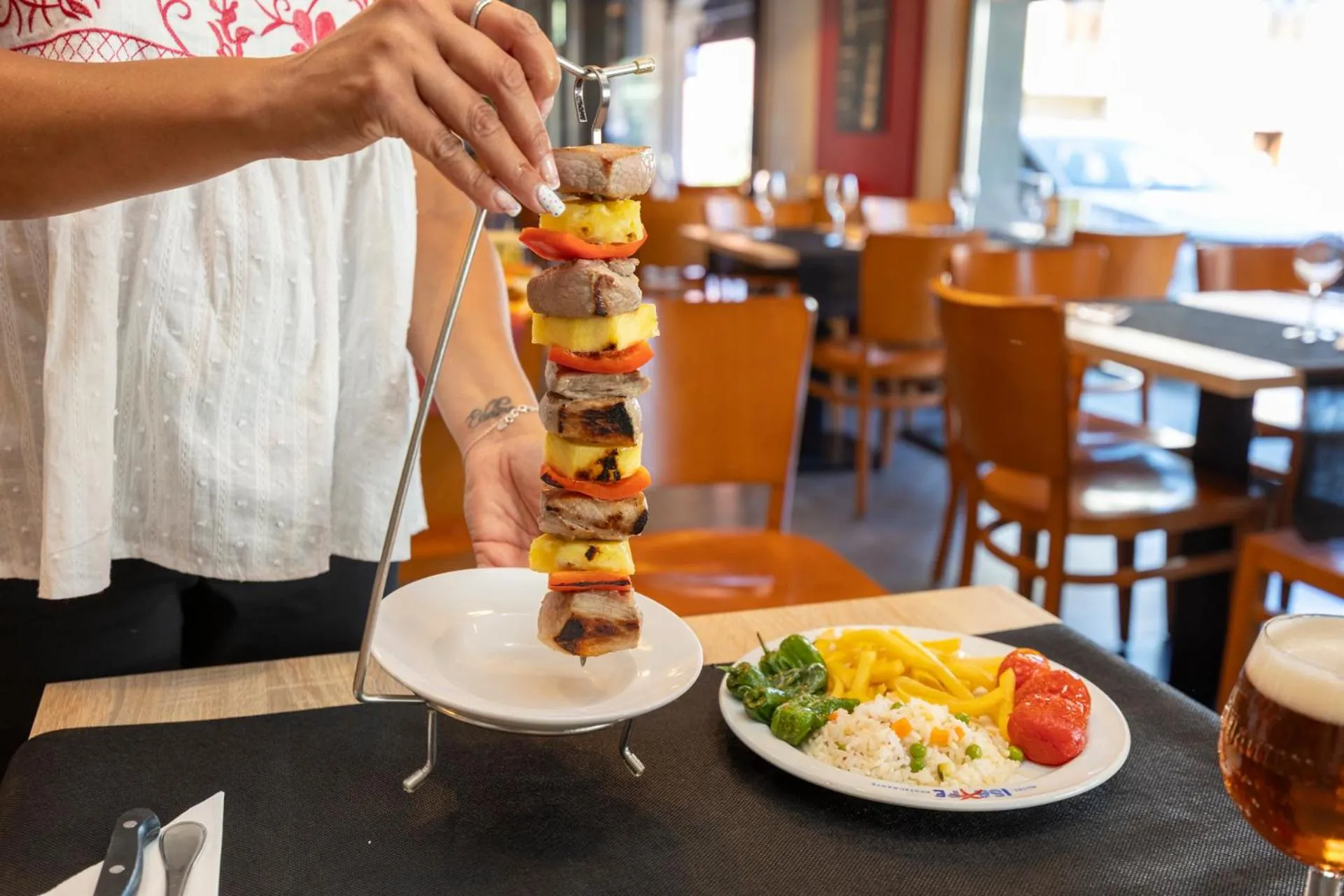 Restaurant/places to eat in Hotel Restaurante Isape GBC