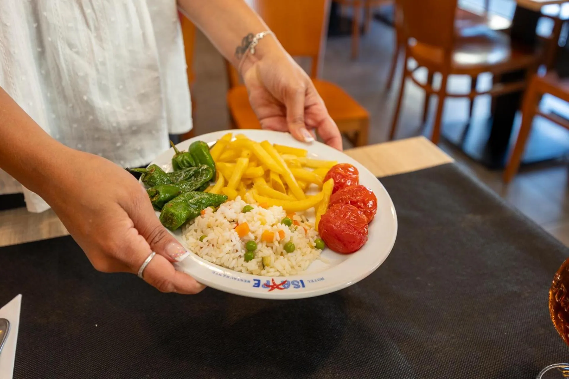 Restaurant/places to eat in Hotel Restaurante Isape GBC