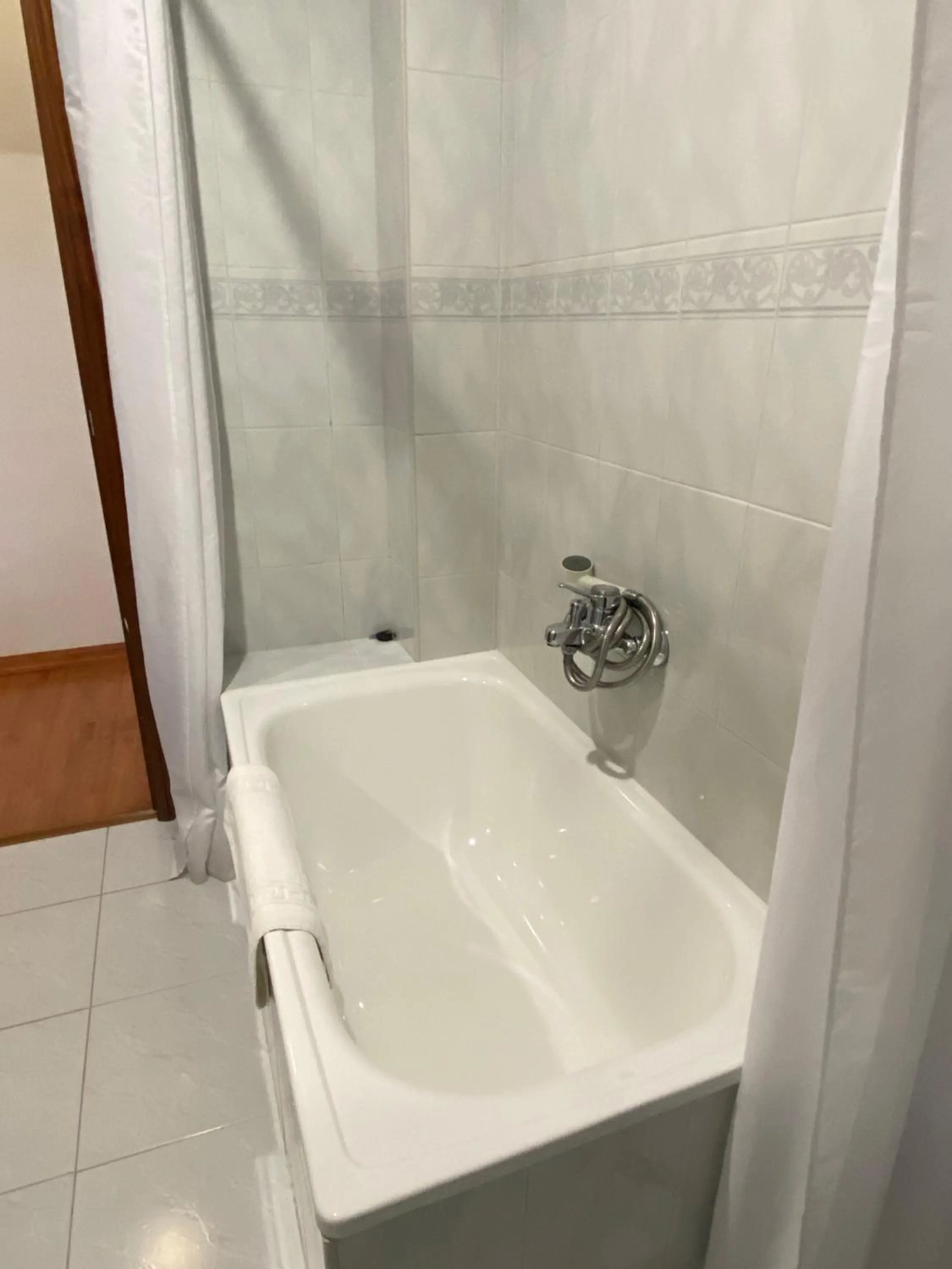 Bath in Hotel Restaurante Isape GBC