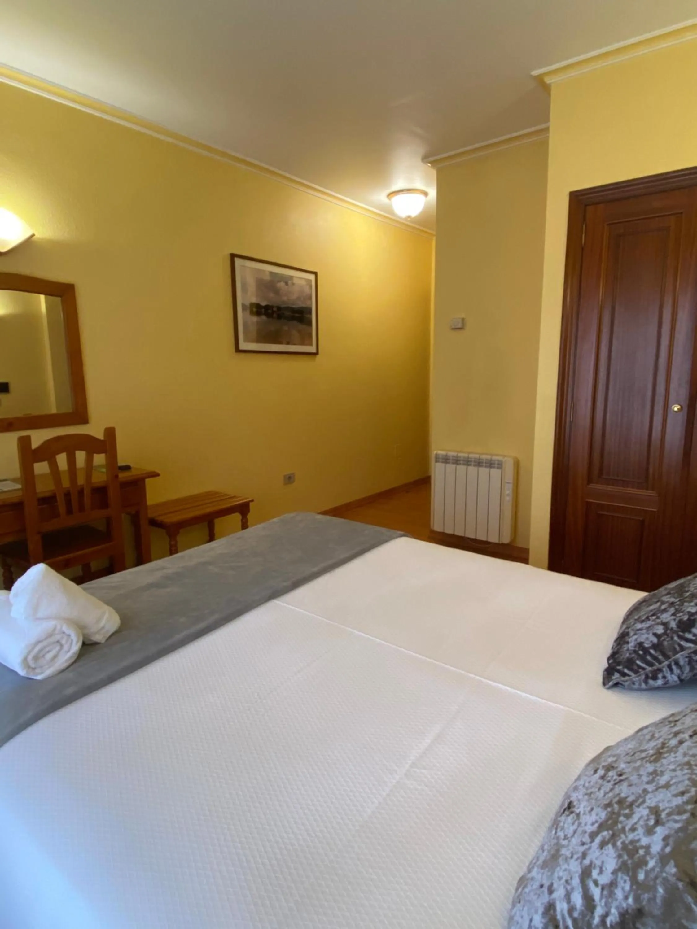 Photo of the whole room, Bed in Hotel Restaurante Isape GBC