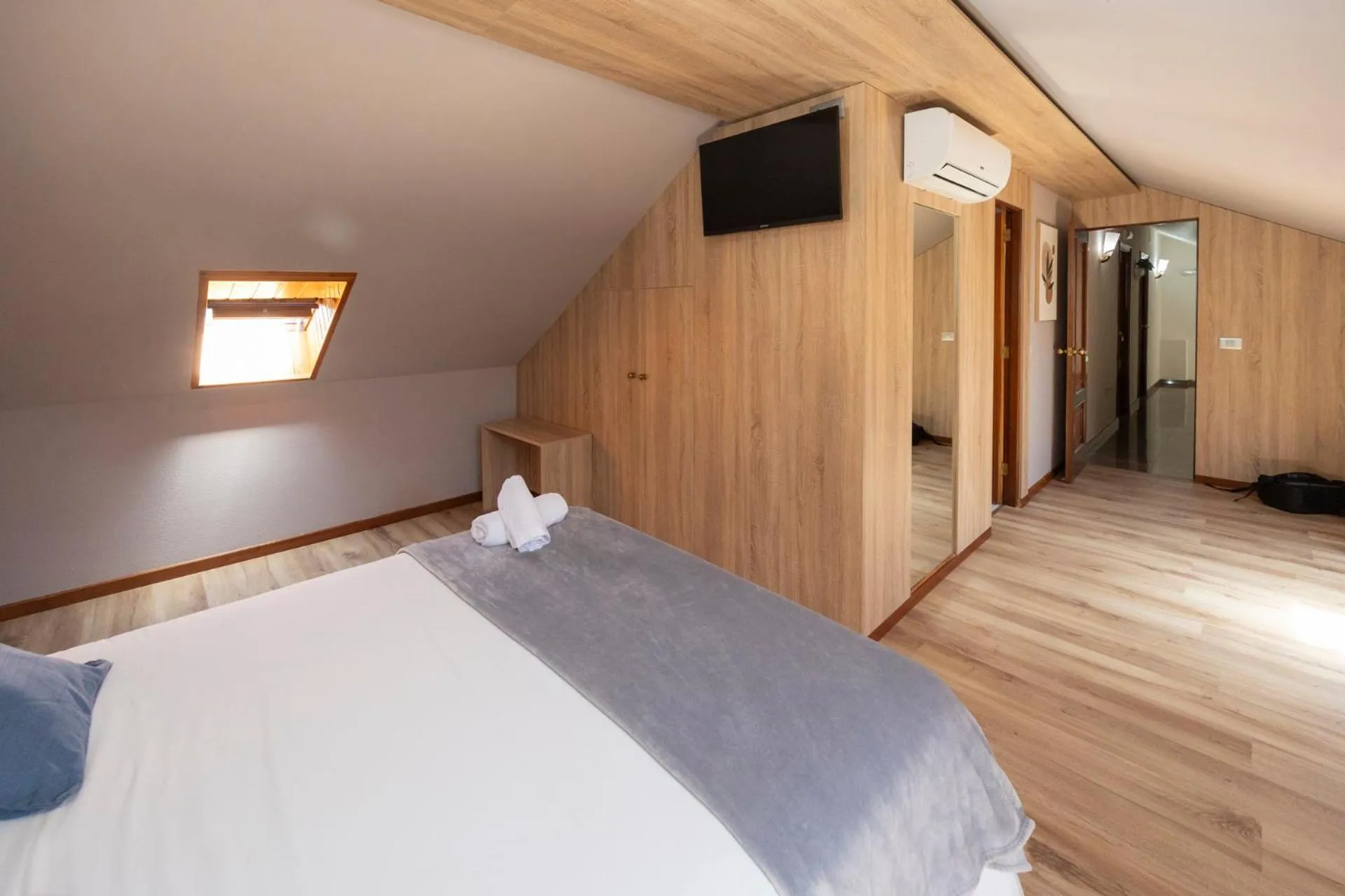 TV and multimedia, Bed in Hotel Restaurante Isape GBC