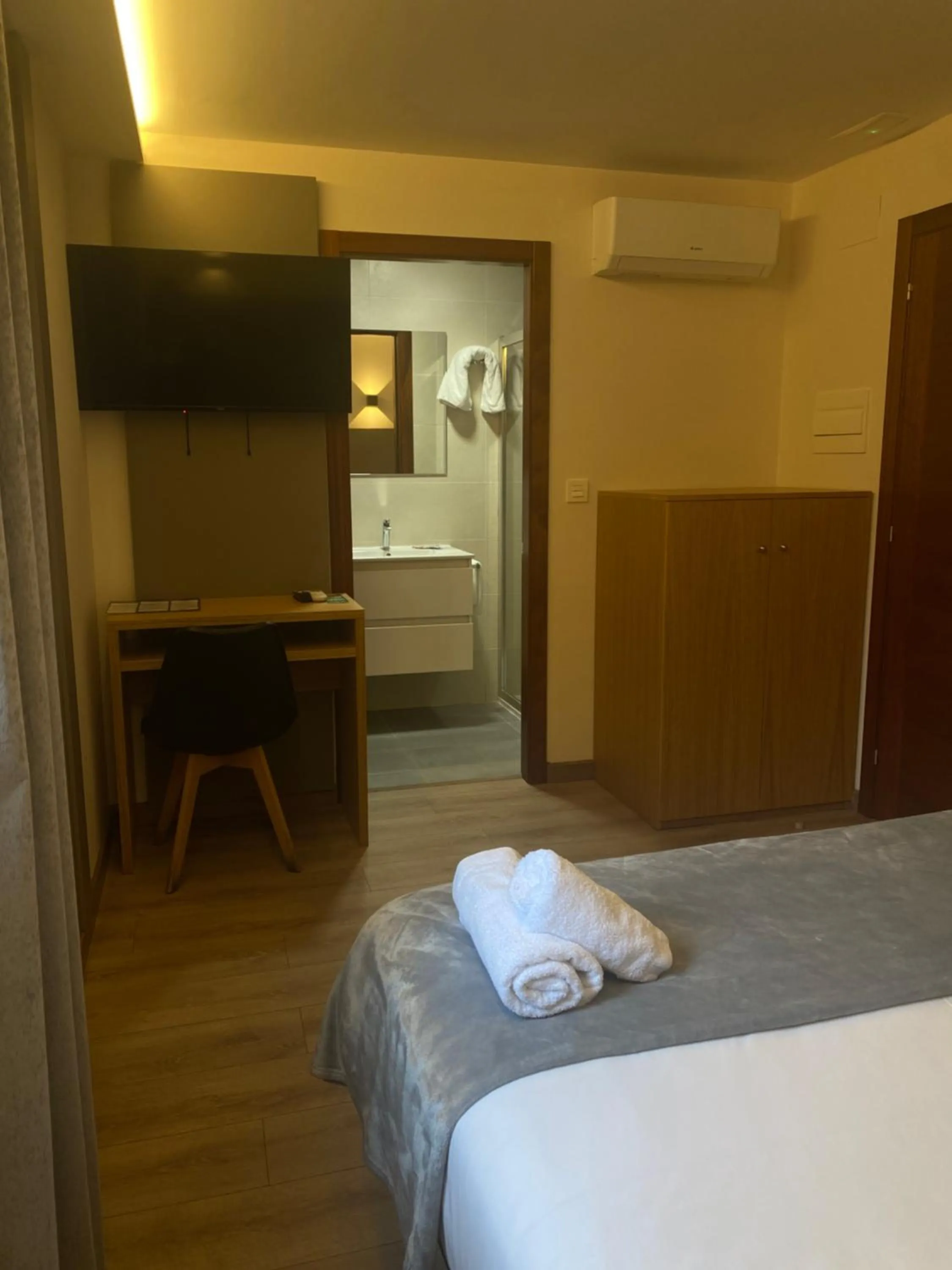 Photo of the whole room, Bed in Hotel Restaurante Isape GBC