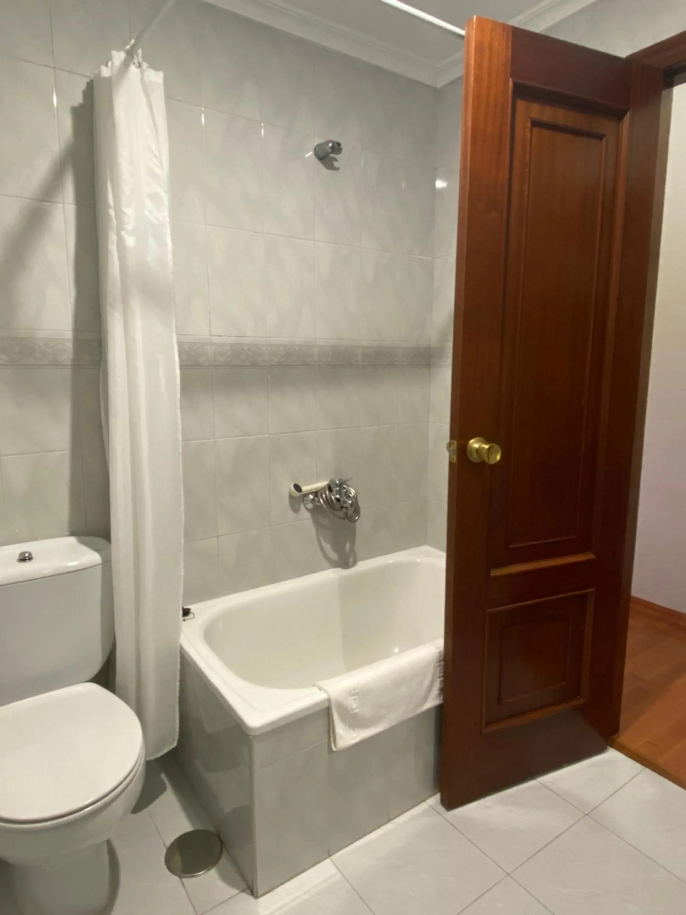 Bath in Hotel Restaurante Isape GBC