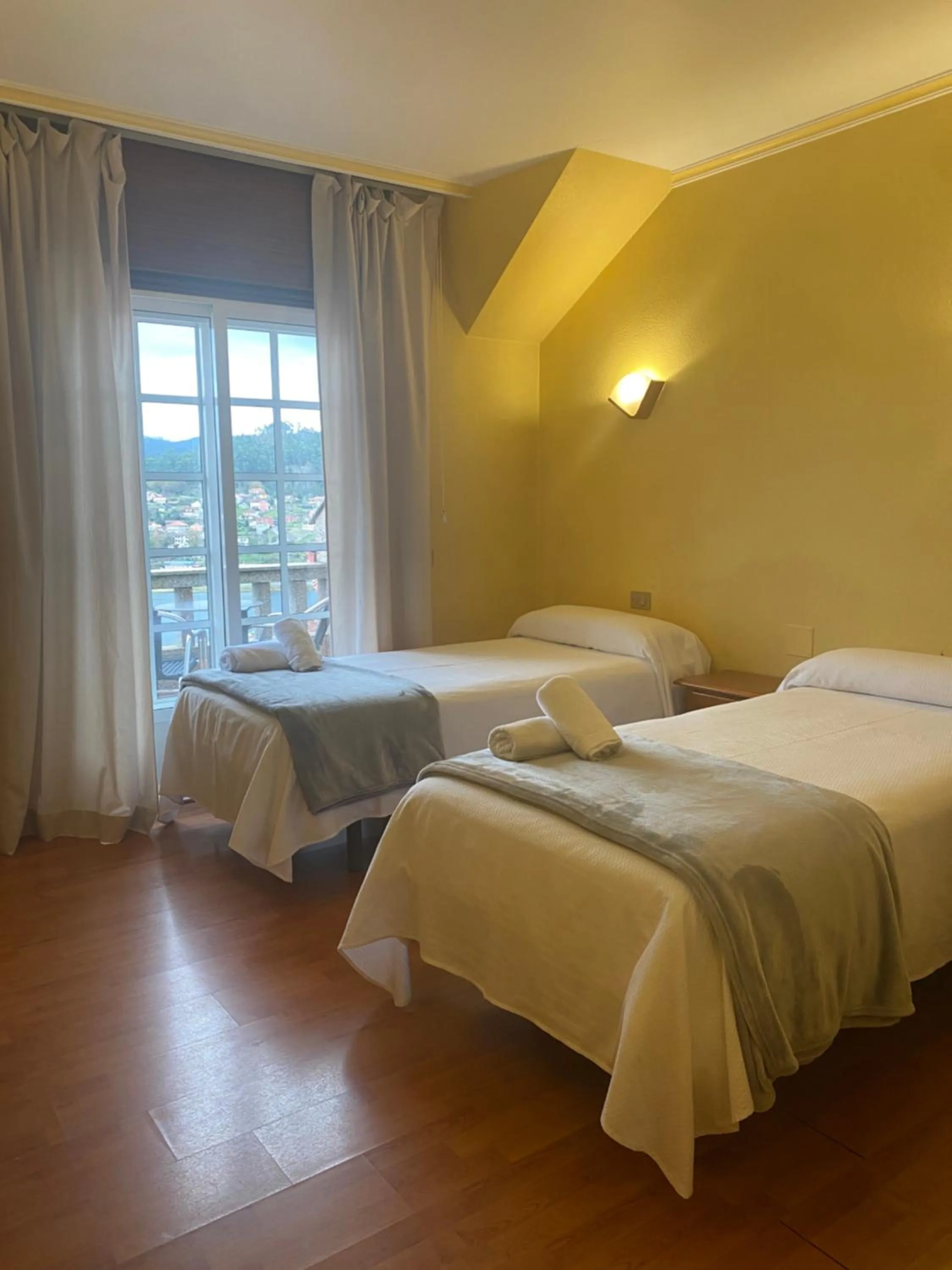 Photo of the whole room, Bed in Hotel Restaurante Isape GBC