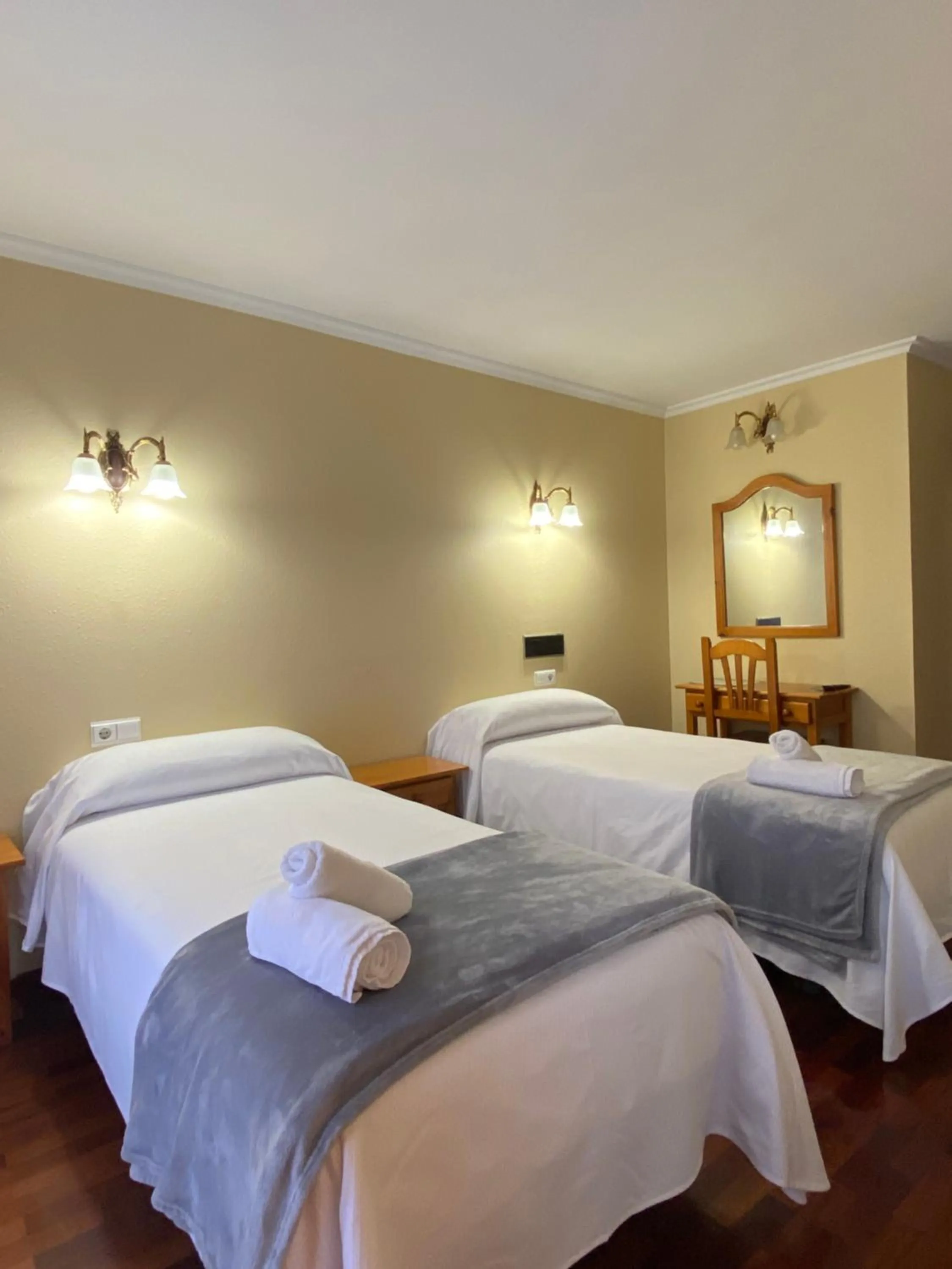 Photo of the whole room, Bed in Hotel Restaurante Isape GBC