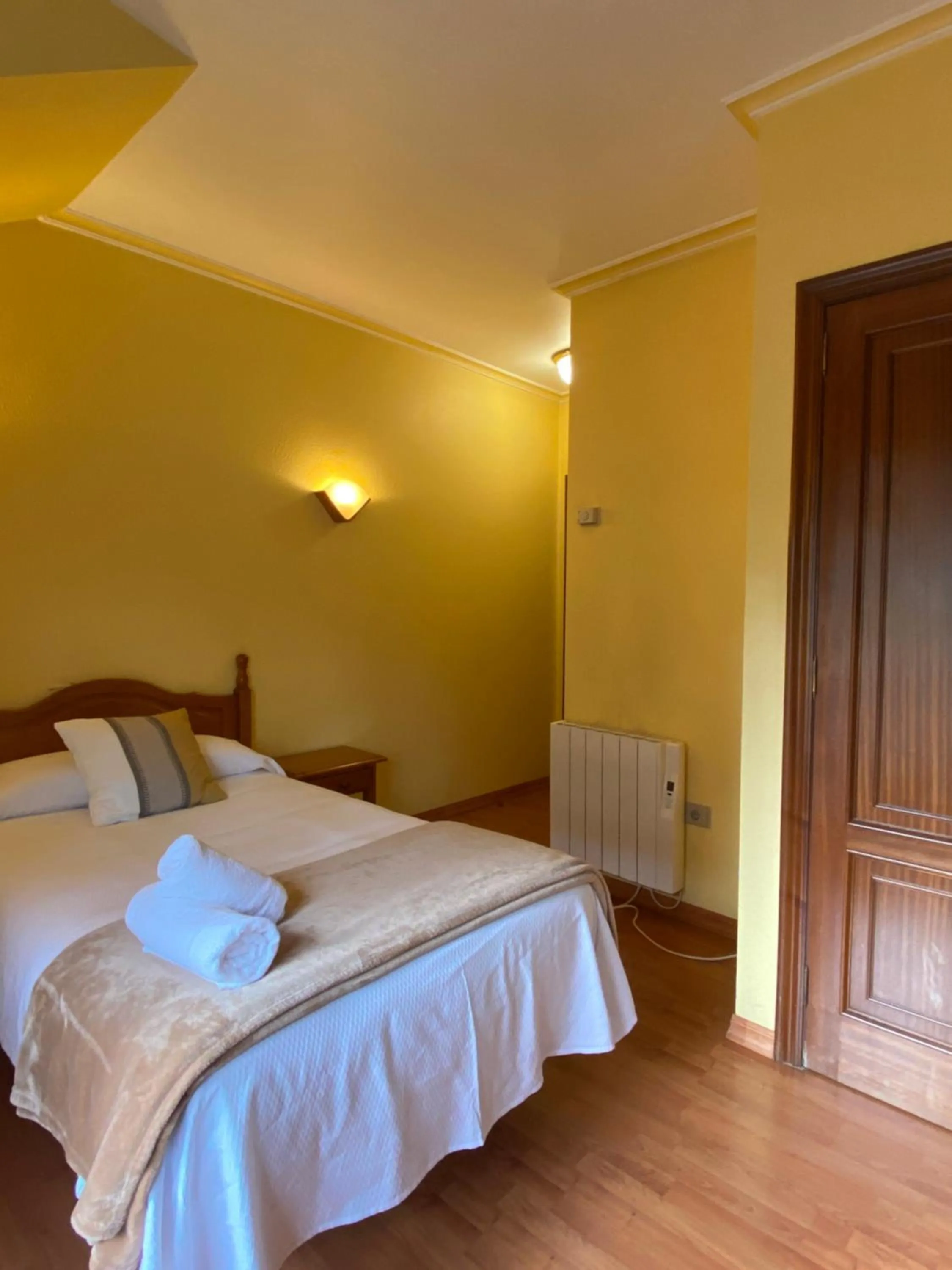 Photo of the whole room, Bed in Hotel Restaurante Isape GBC