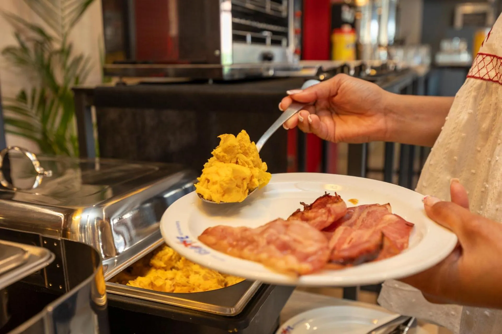 Restaurant/places to eat in Hotel Restaurante Isape GBC