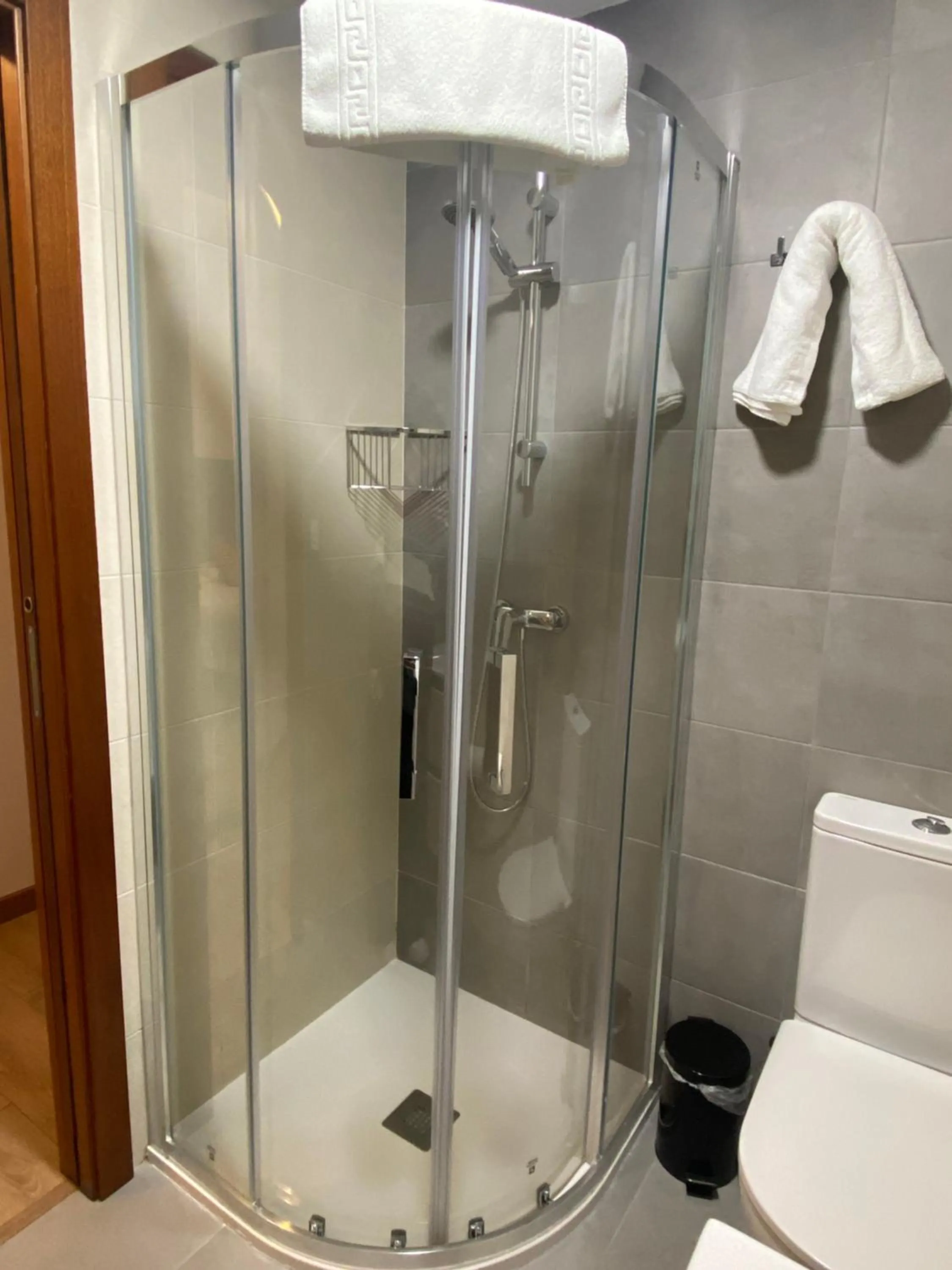 Shower in Hotel Restaurante Isape GBC