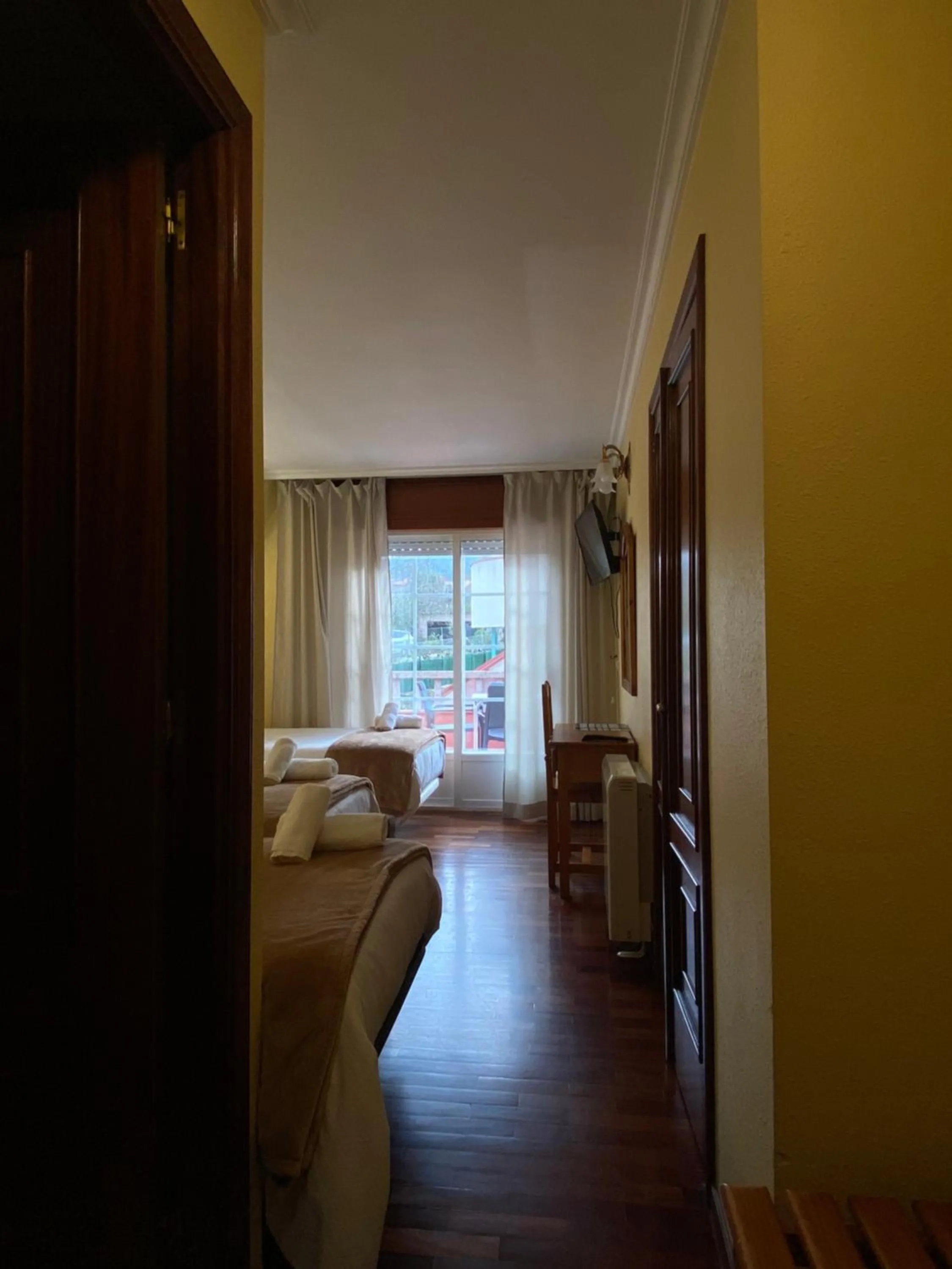 Photo of the whole room, Bed in Hotel Restaurante Isape GBC