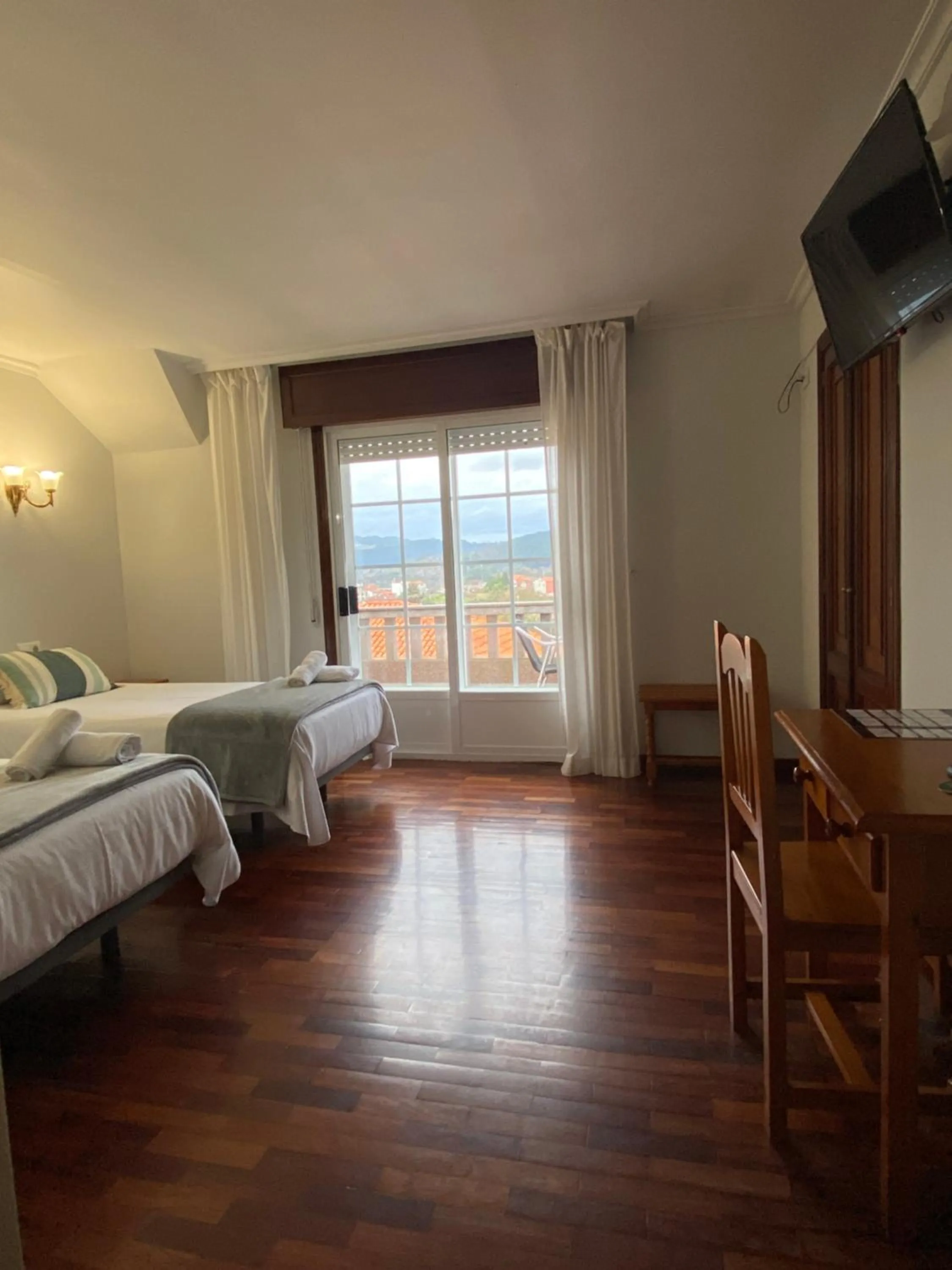 Photo of the whole room, Bed in Hotel Restaurante Isape GBC