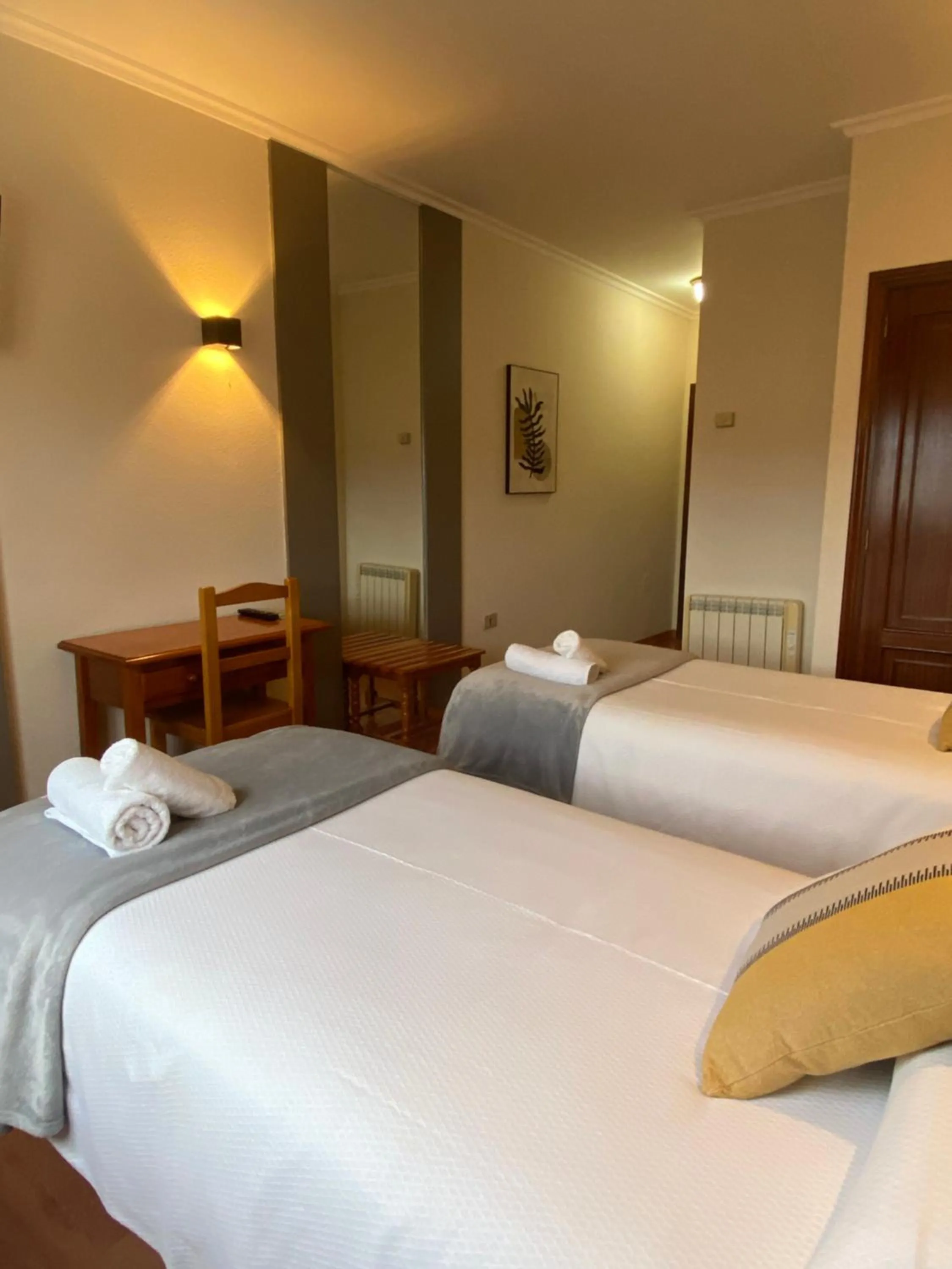 Photo of the whole room, Bed in Hotel Restaurante Isape GBC