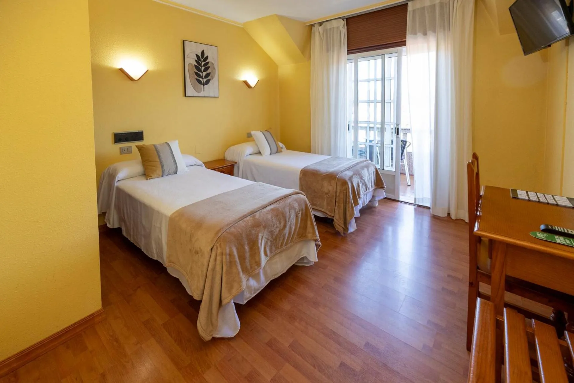 Photo of the whole room, Bed in Hotel Restaurante Isape GBC