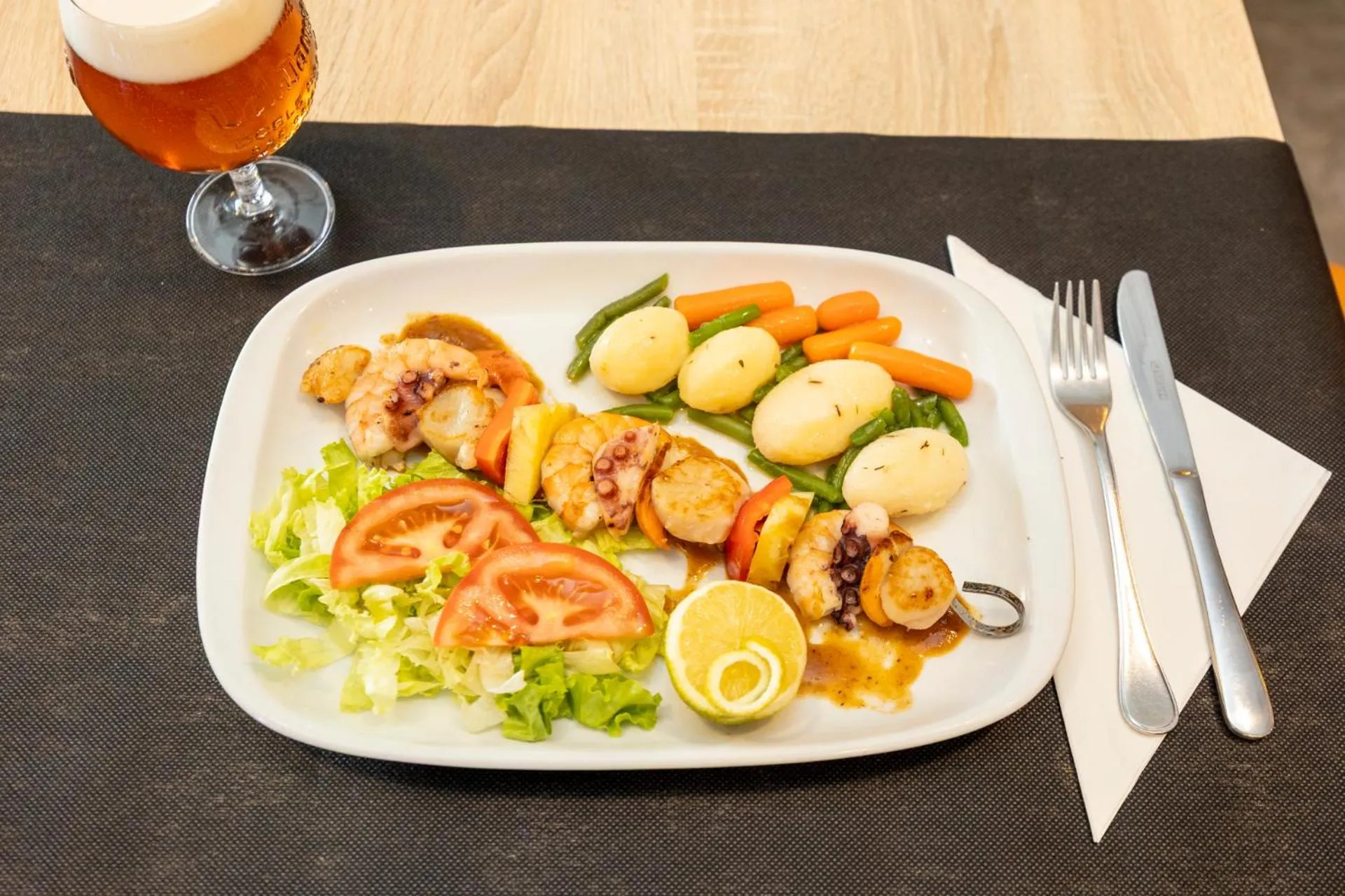 Restaurant/places to eat in Hotel Restaurante Isape GBC