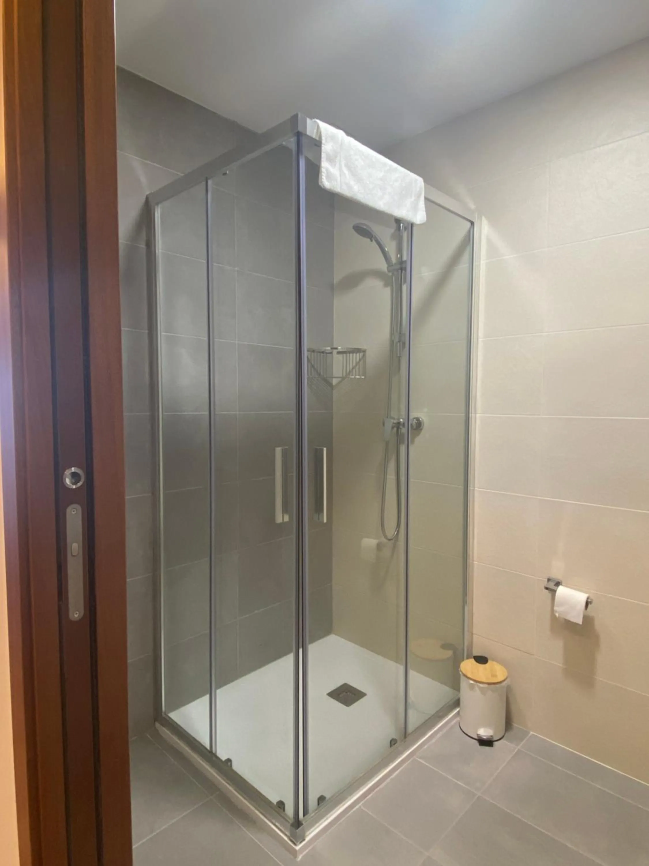Shower in Hotel Restaurante Isape GBC