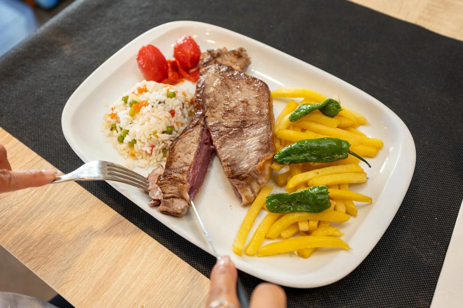 Restaurant/places to eat in Hotel Restaurante Isape GBC