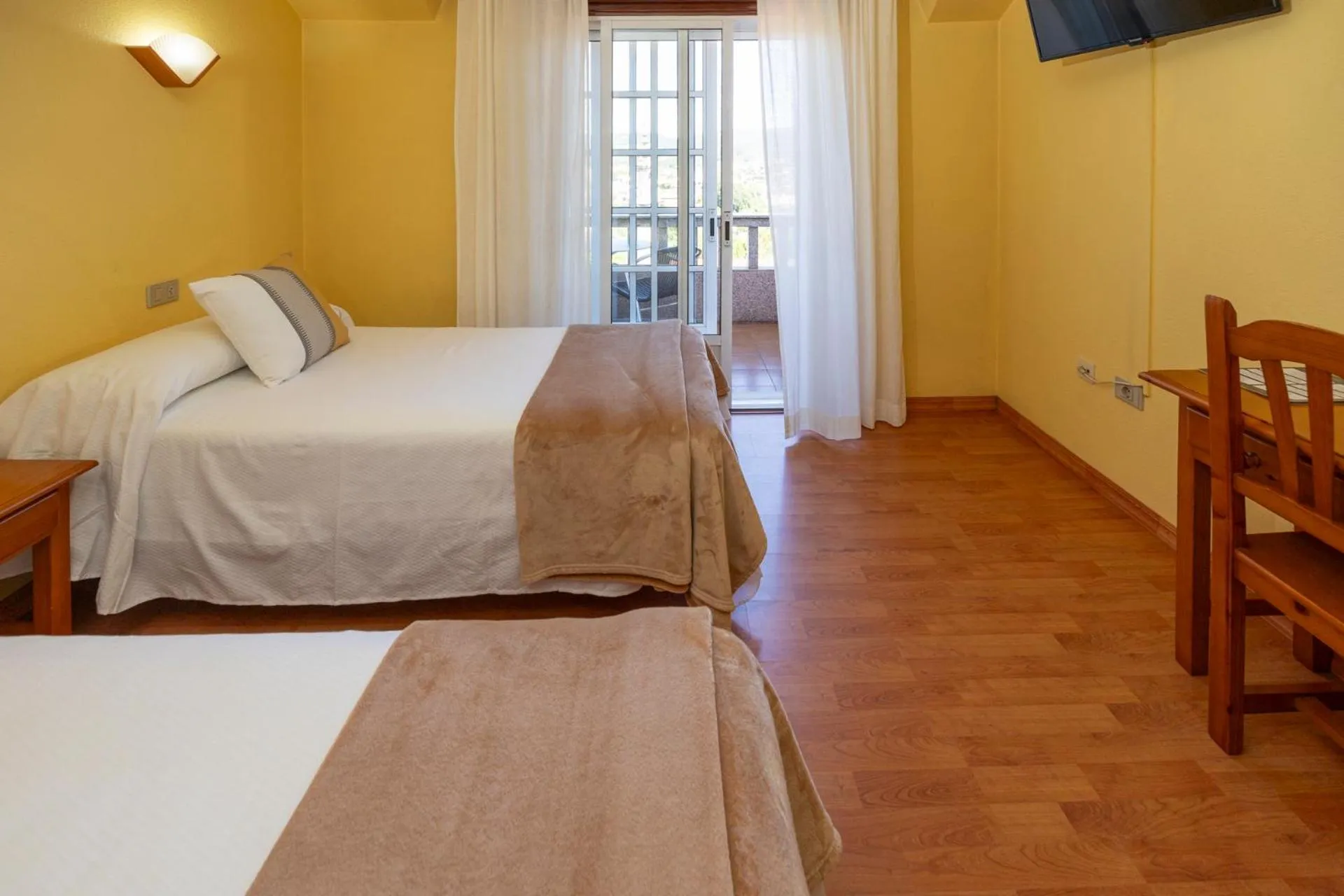 Bedroom, Bed in Hotel Restaurante Isape GBC