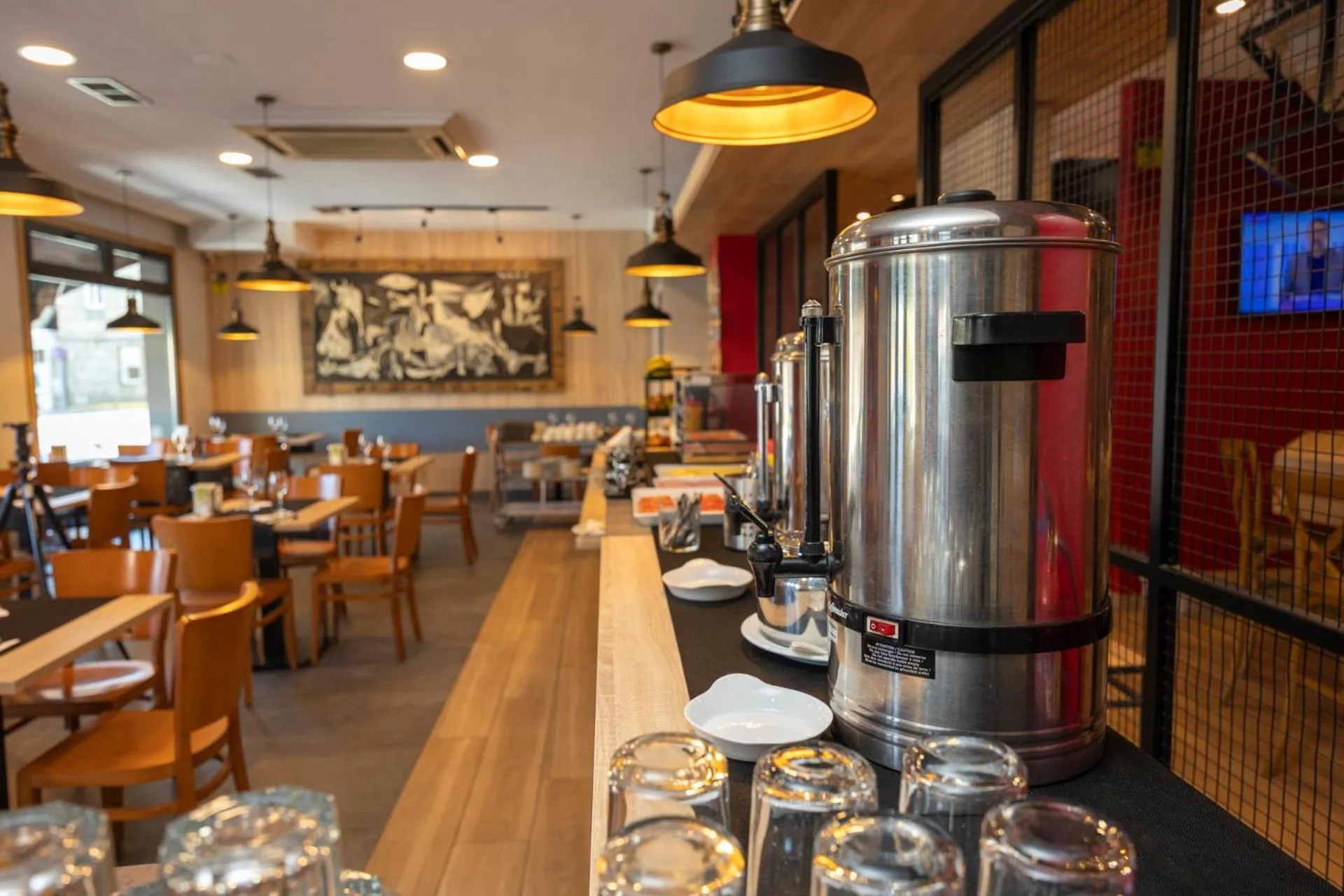 Restaurant/places to eat in Hotel Restaurante Isape GBC