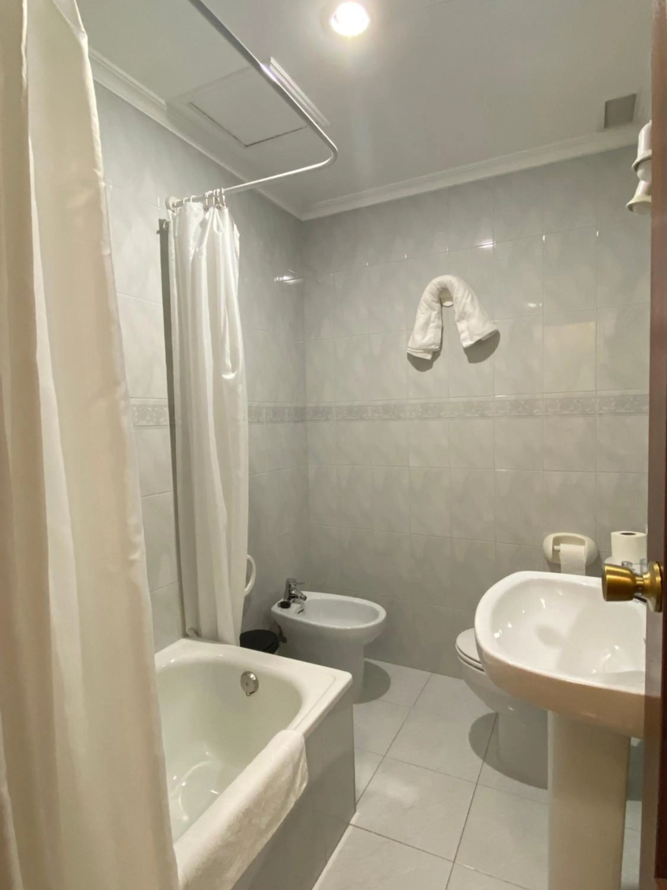 Bathroom in Hotel Restaurante Isape GBC