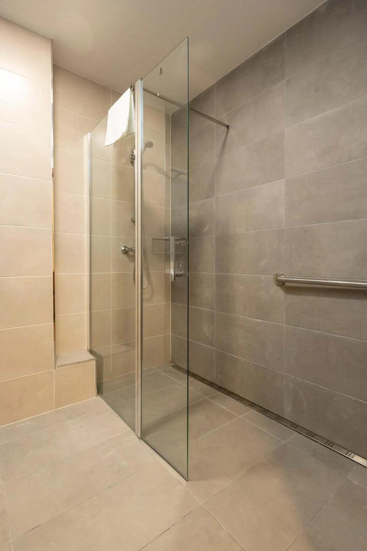 Shower in Hotel Restaurante Isape GBC