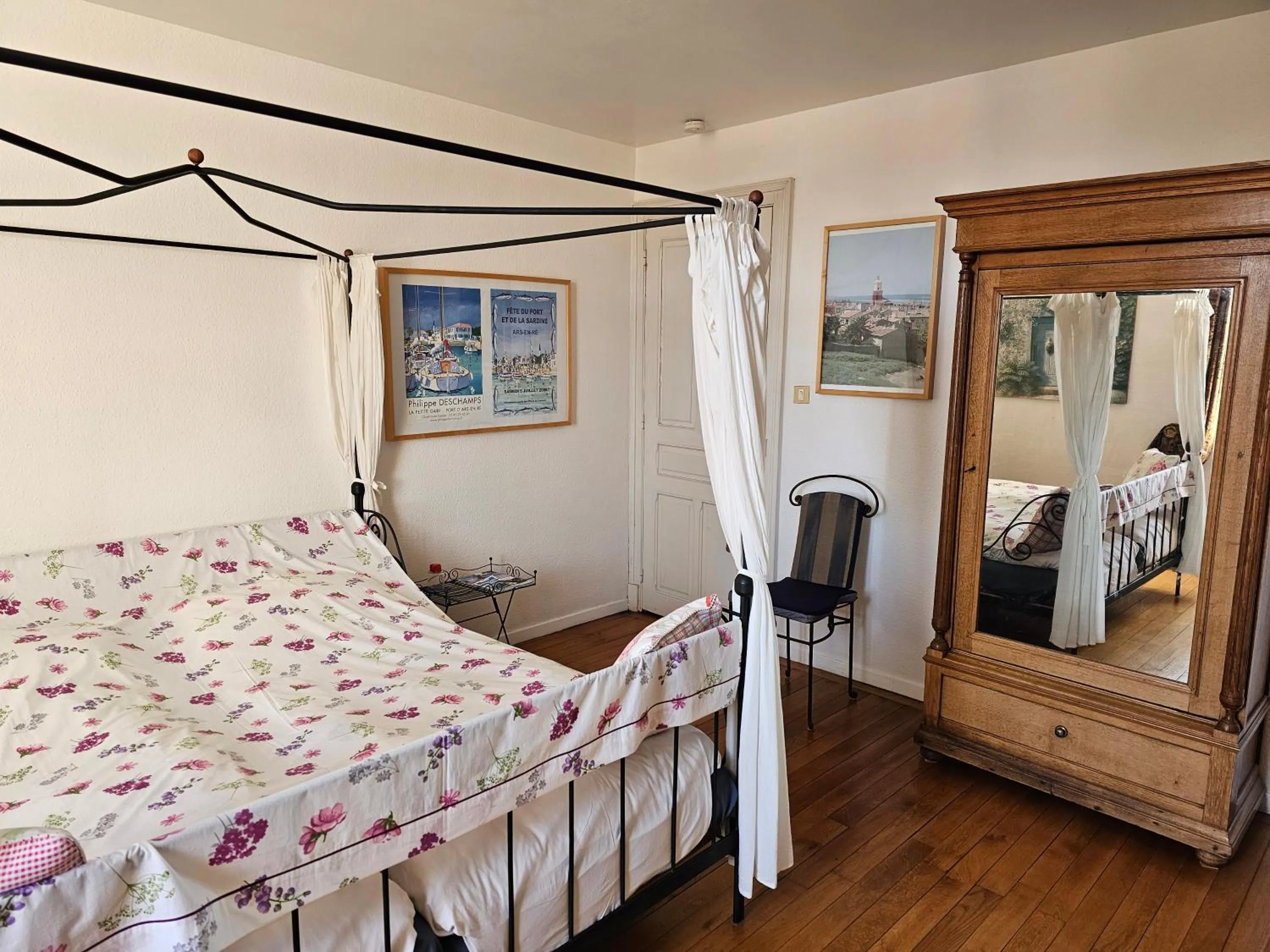 Bedroom, Bed in MaisonMazerand