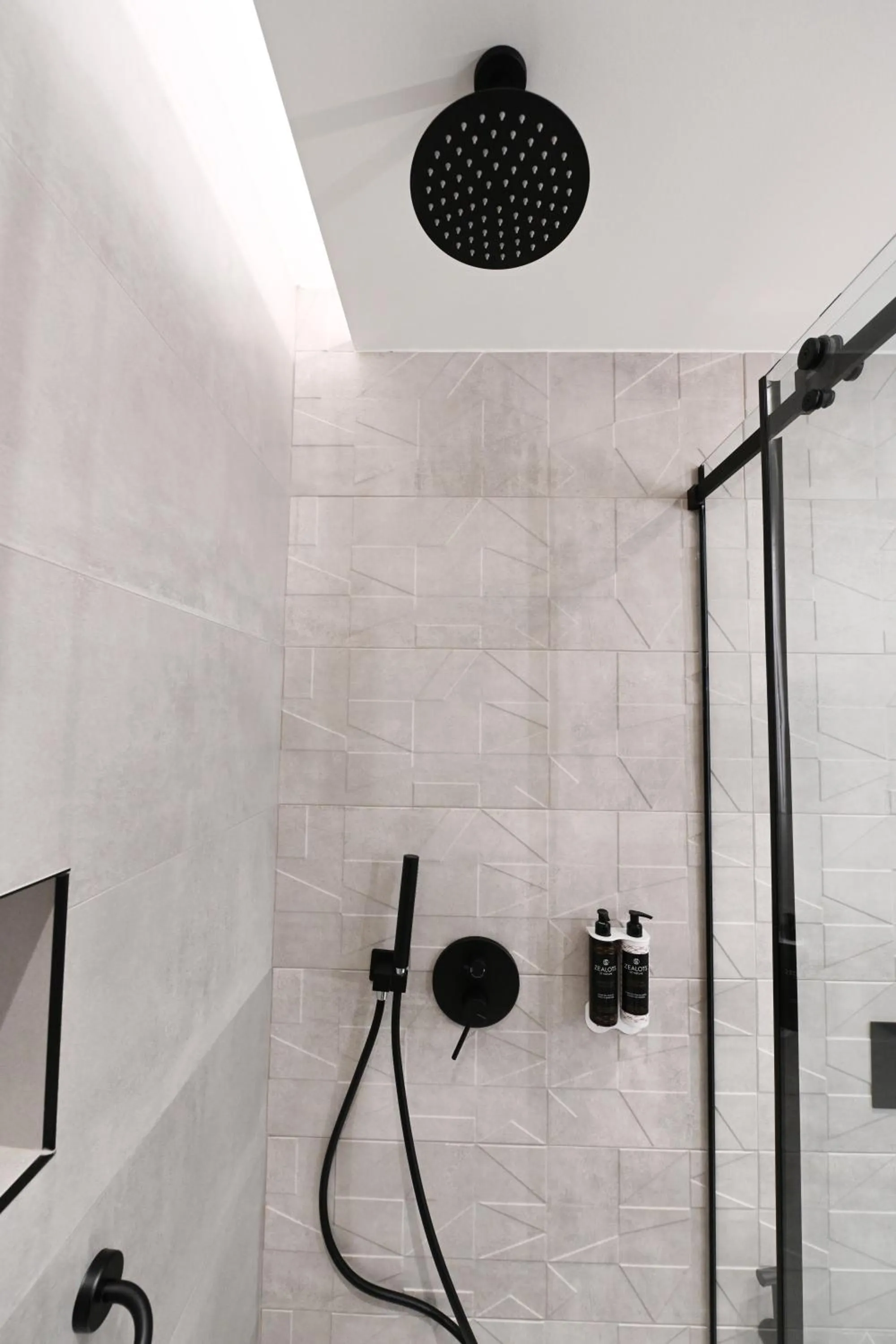 Shower in Icon Central SKG