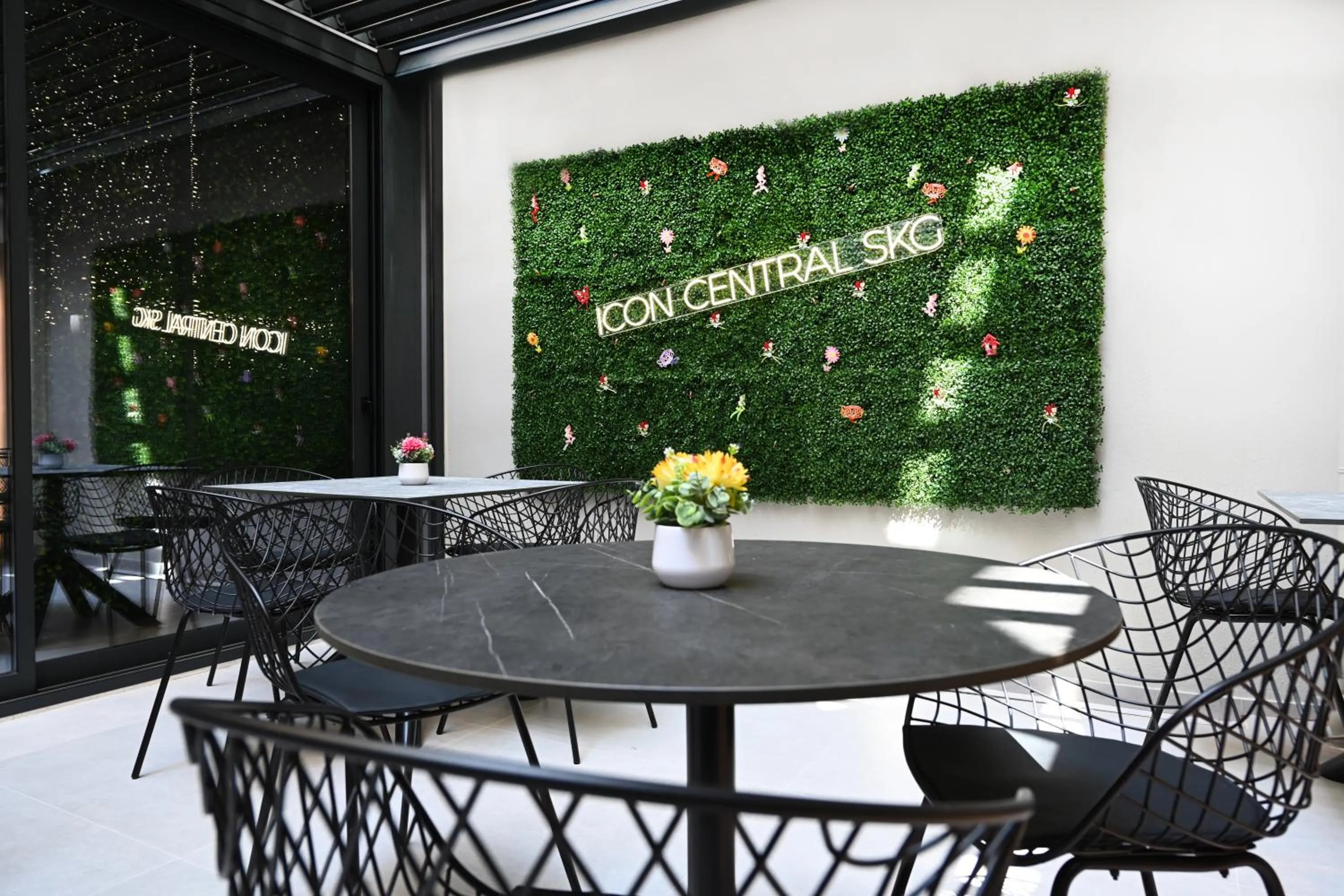 Decorative detail in Icon Central SKG