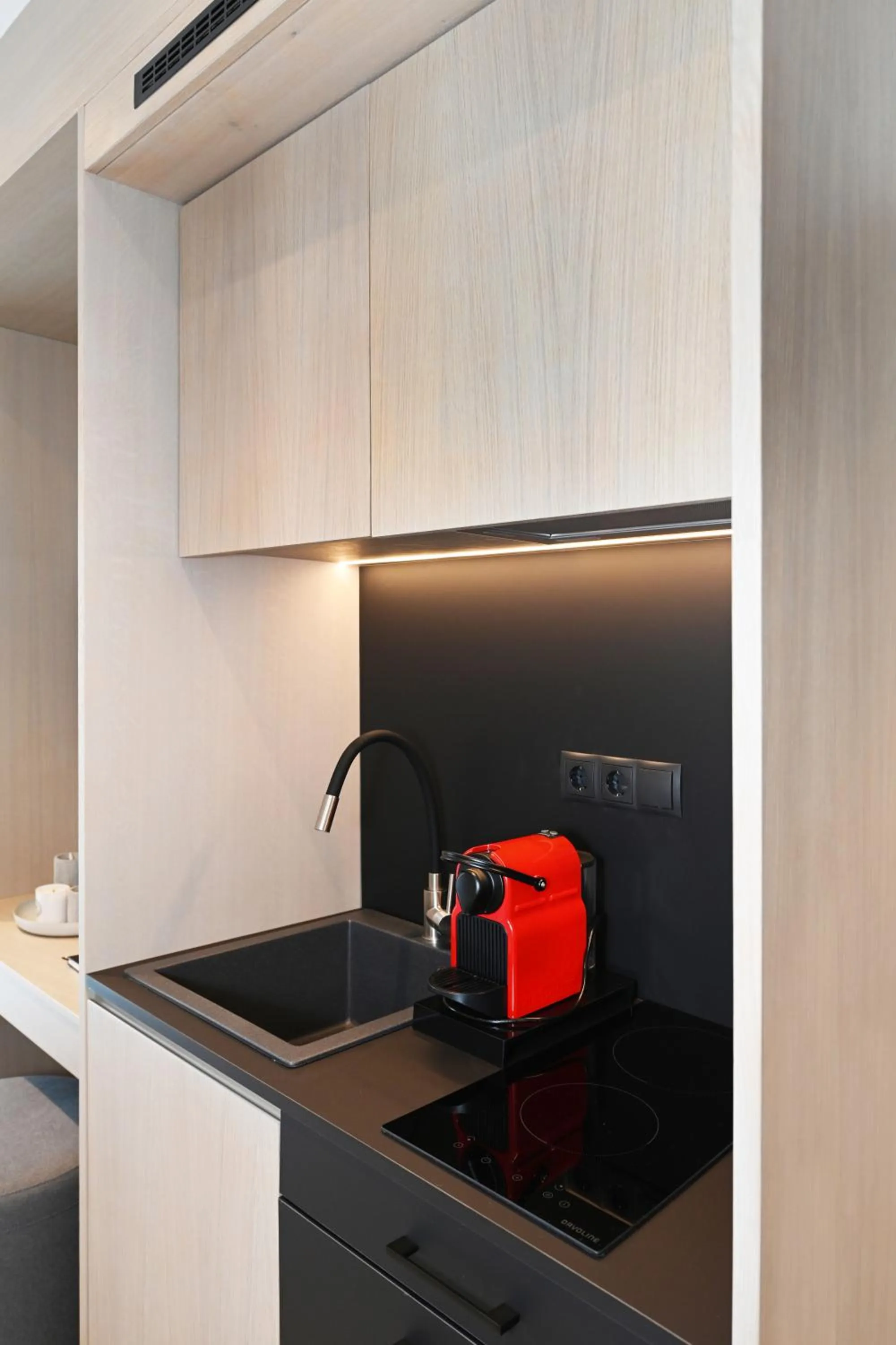 Coffee/tea facilities in Icon Central SKG