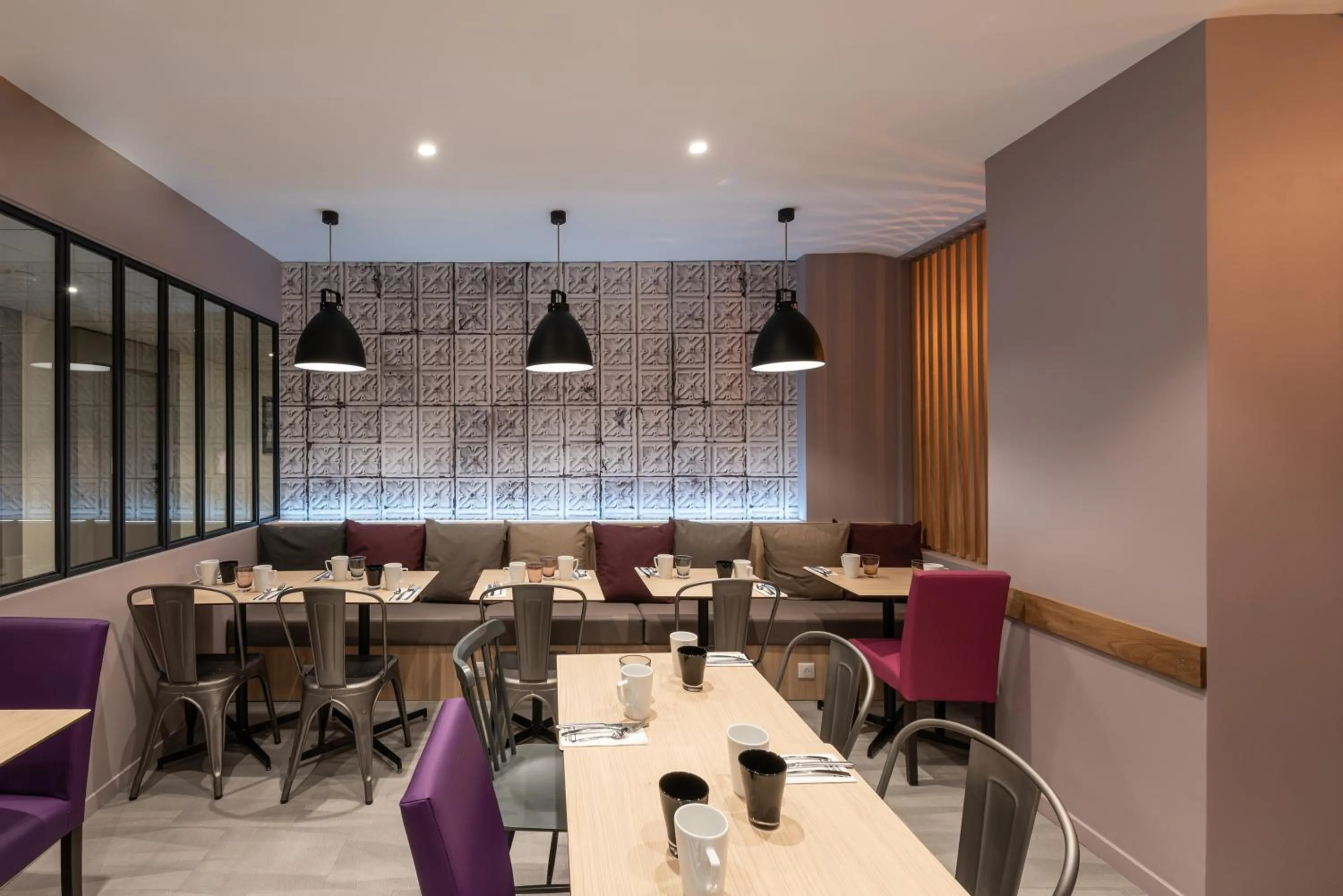 Restaurant/places to eat in Campanile Annecy Centre - Gare