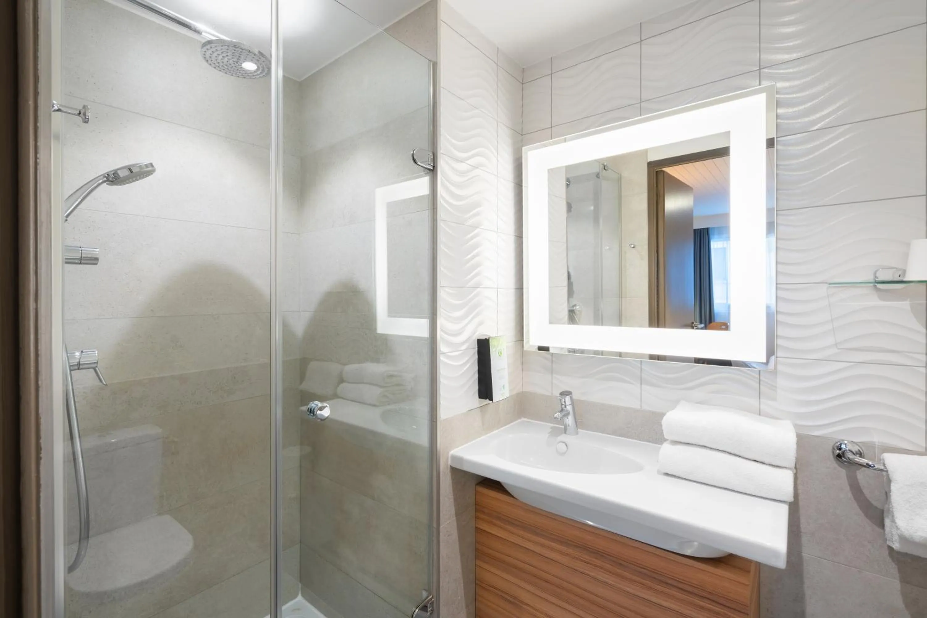 Bathroom in Campanile Annecy Centre - Gare