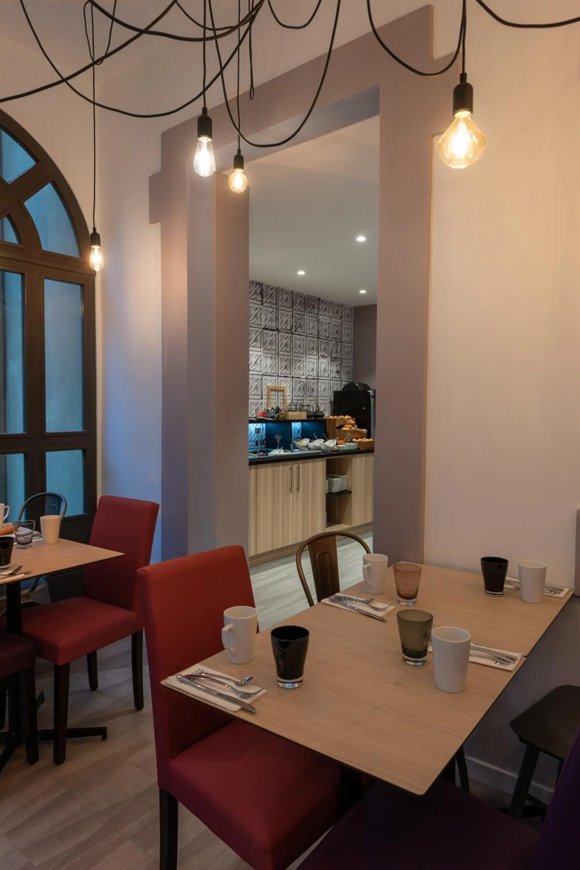 Restaurant/places to eat in Campanile Annecy Centre - Gare