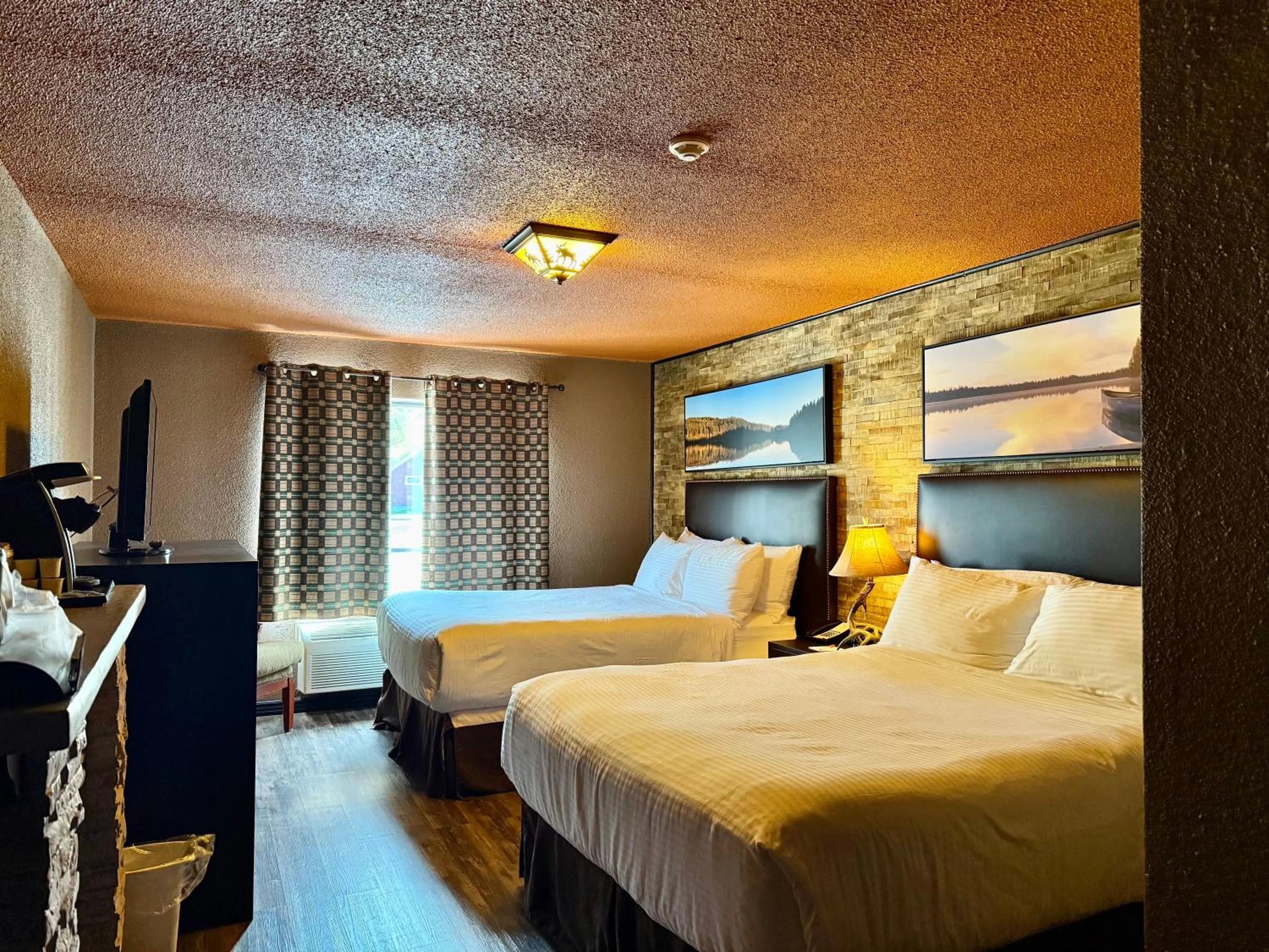 Bed in Quality Inn Fort Frances