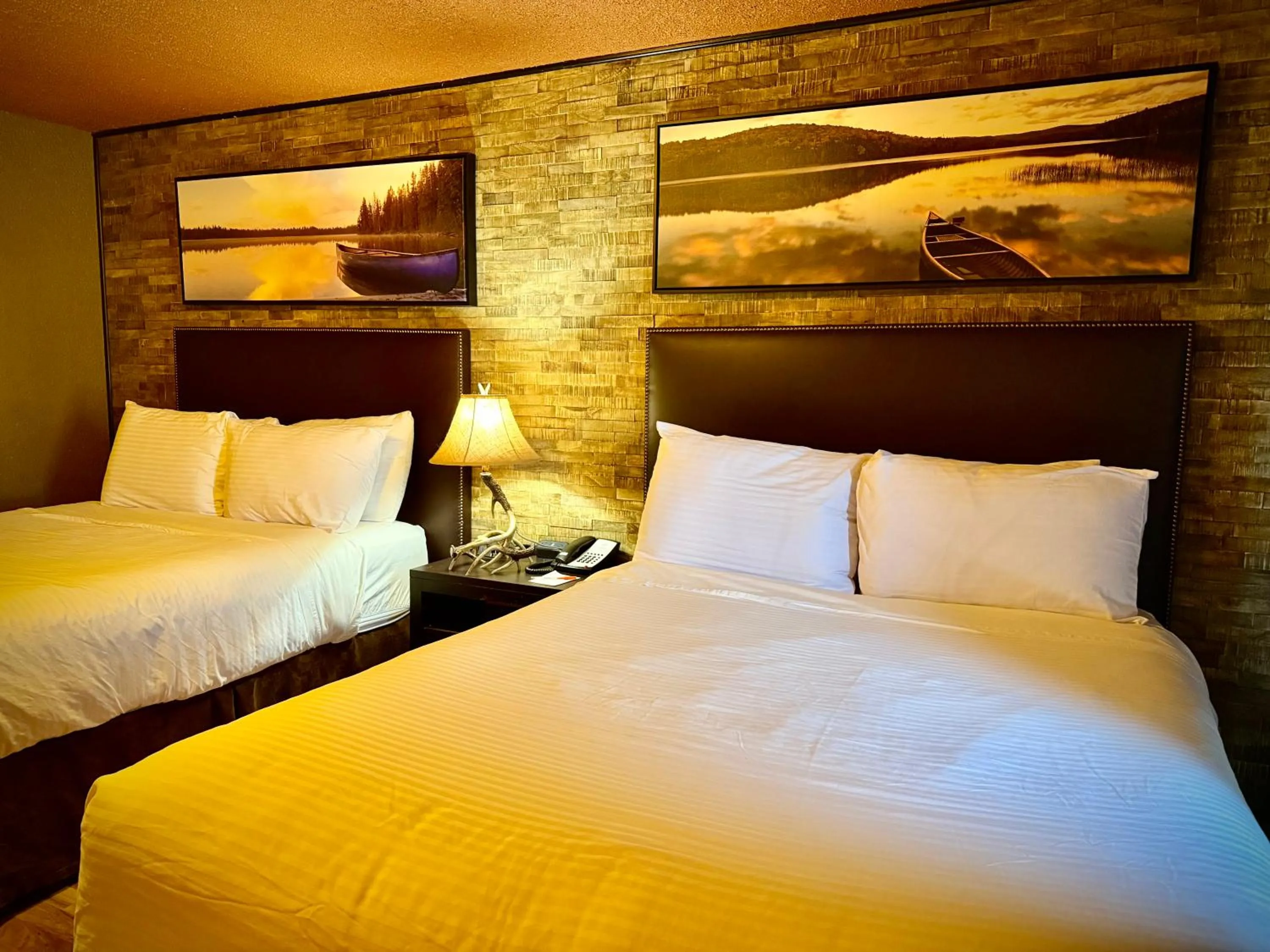 Bed in Quality Inn Fort Frances