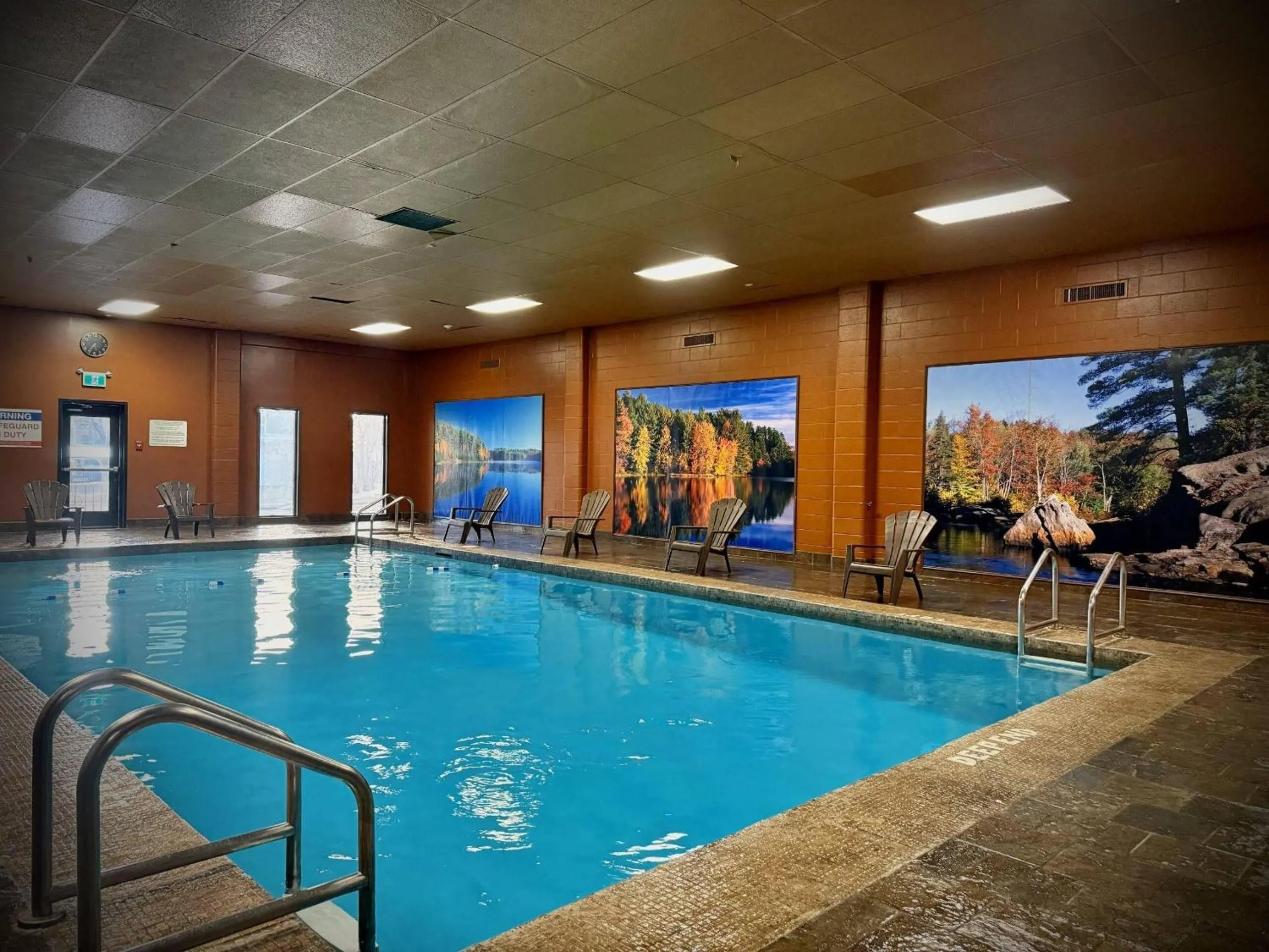 Swimming pool in Quality Inn Fort Frances