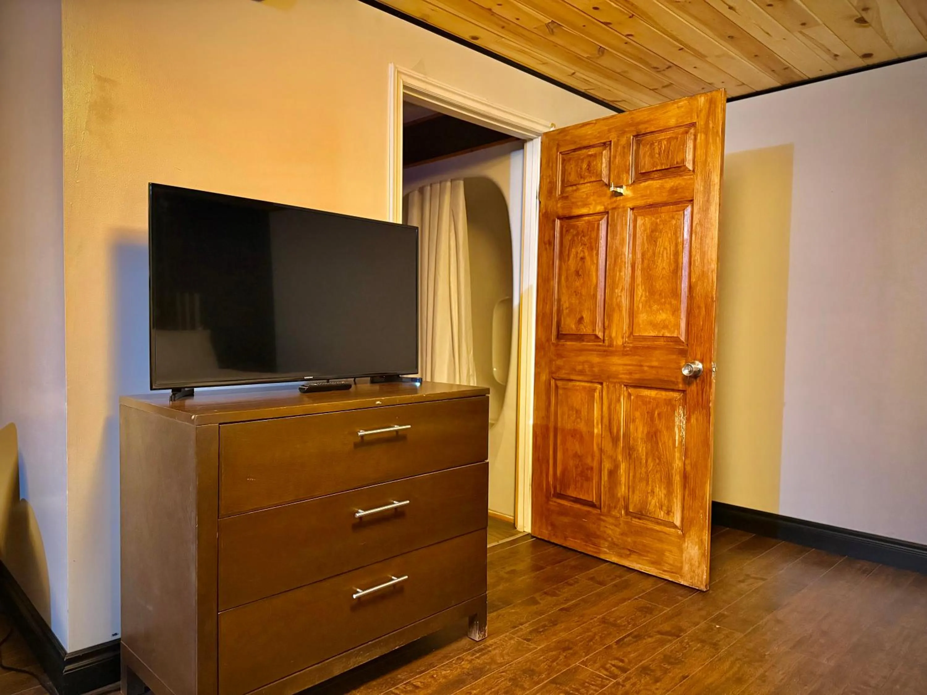 TV and multimedia in Quality Inn Fort Frances