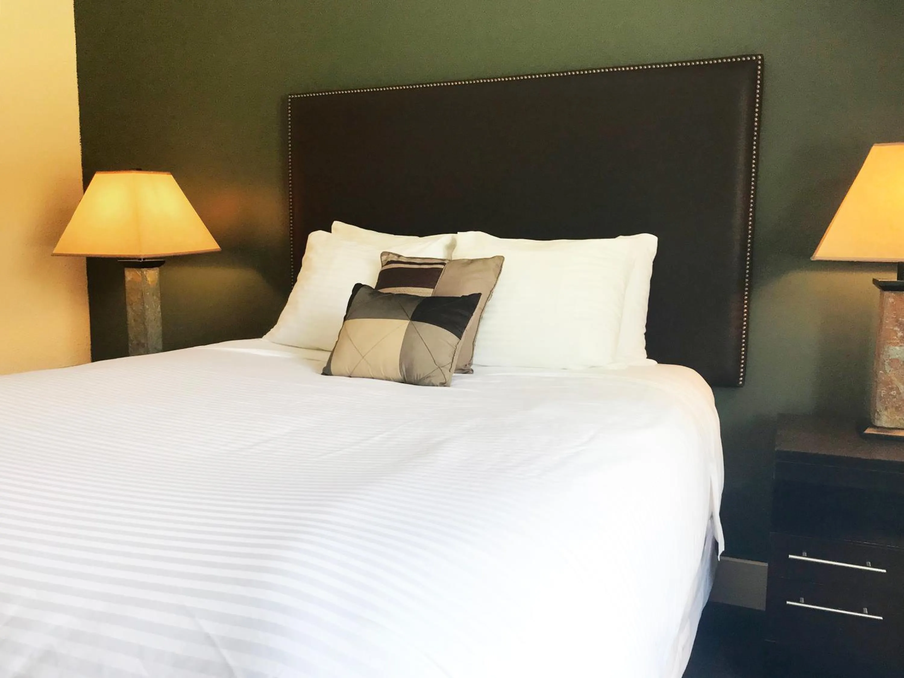 Bed in Copper River Inn