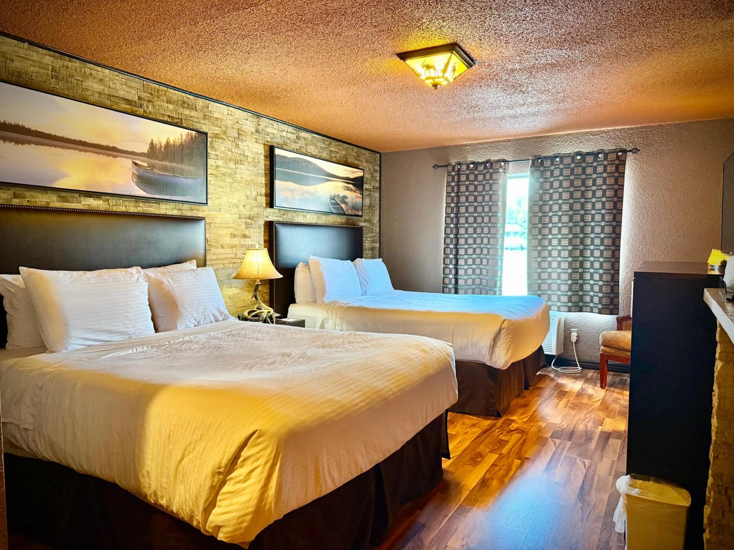 Bed in Quality Inn Fort Frances