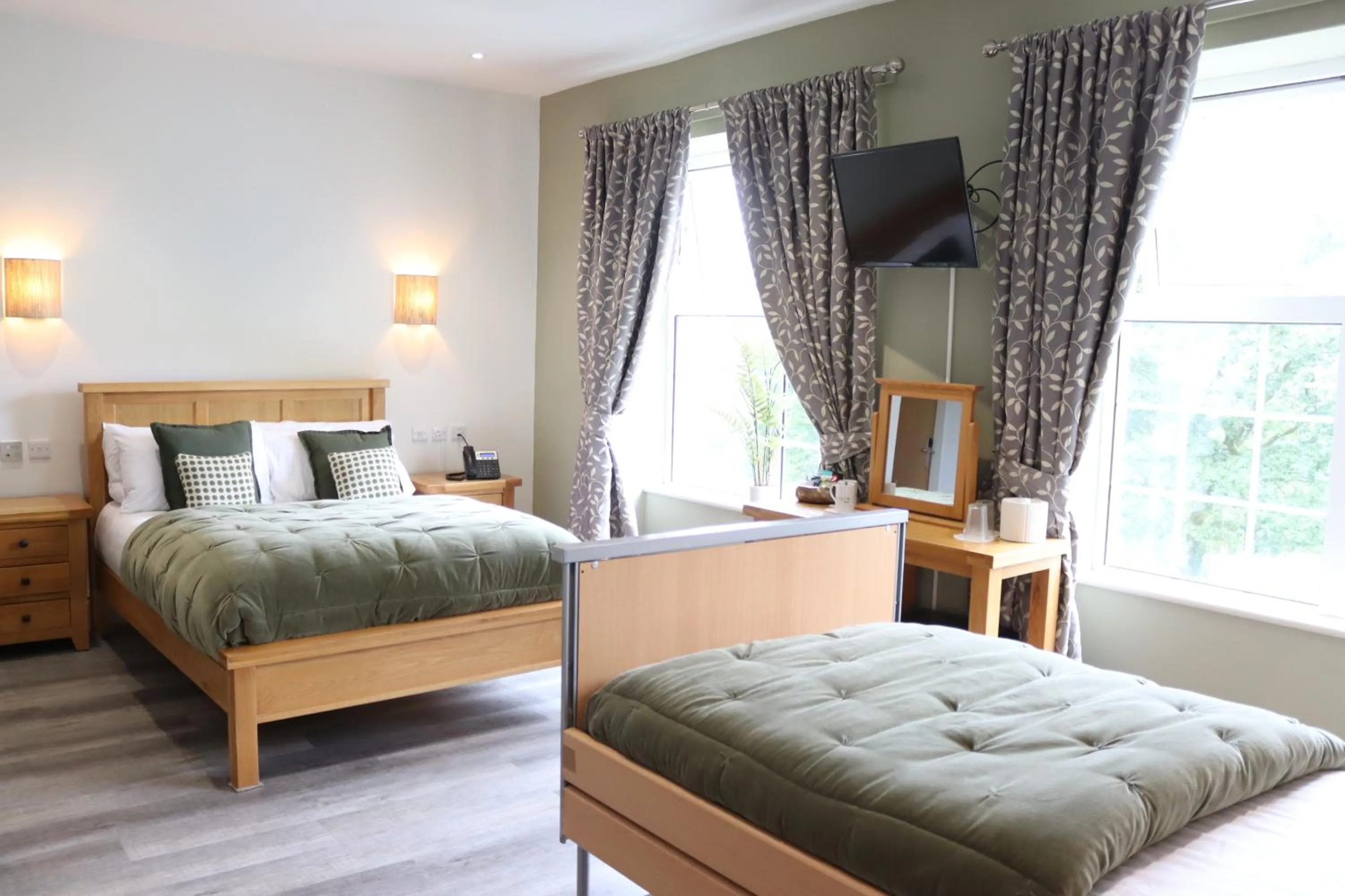 TV and multimedia, Bed in Gwesty Seren Hotel