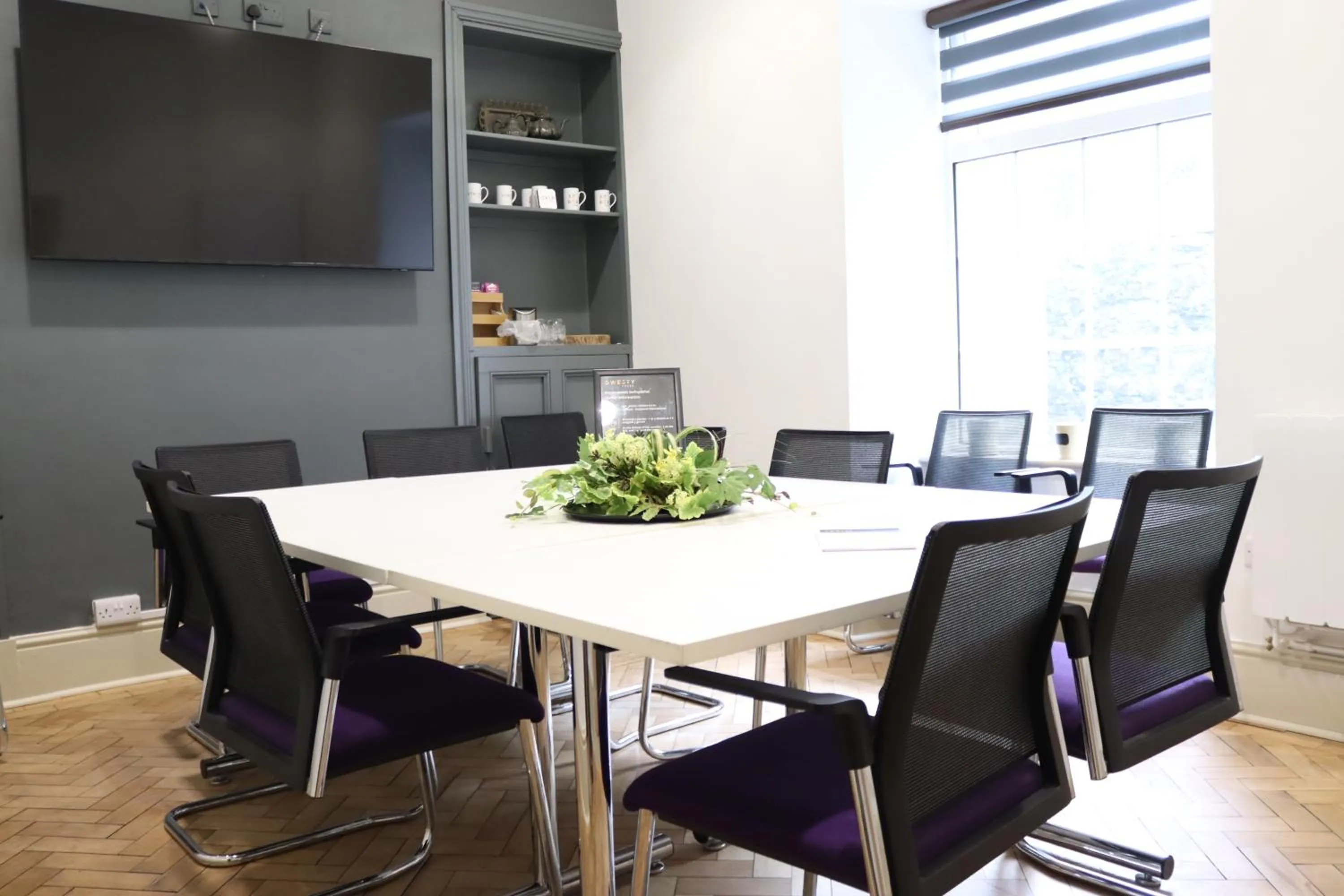 TV and multimedia in Gwesty Seren Hotel