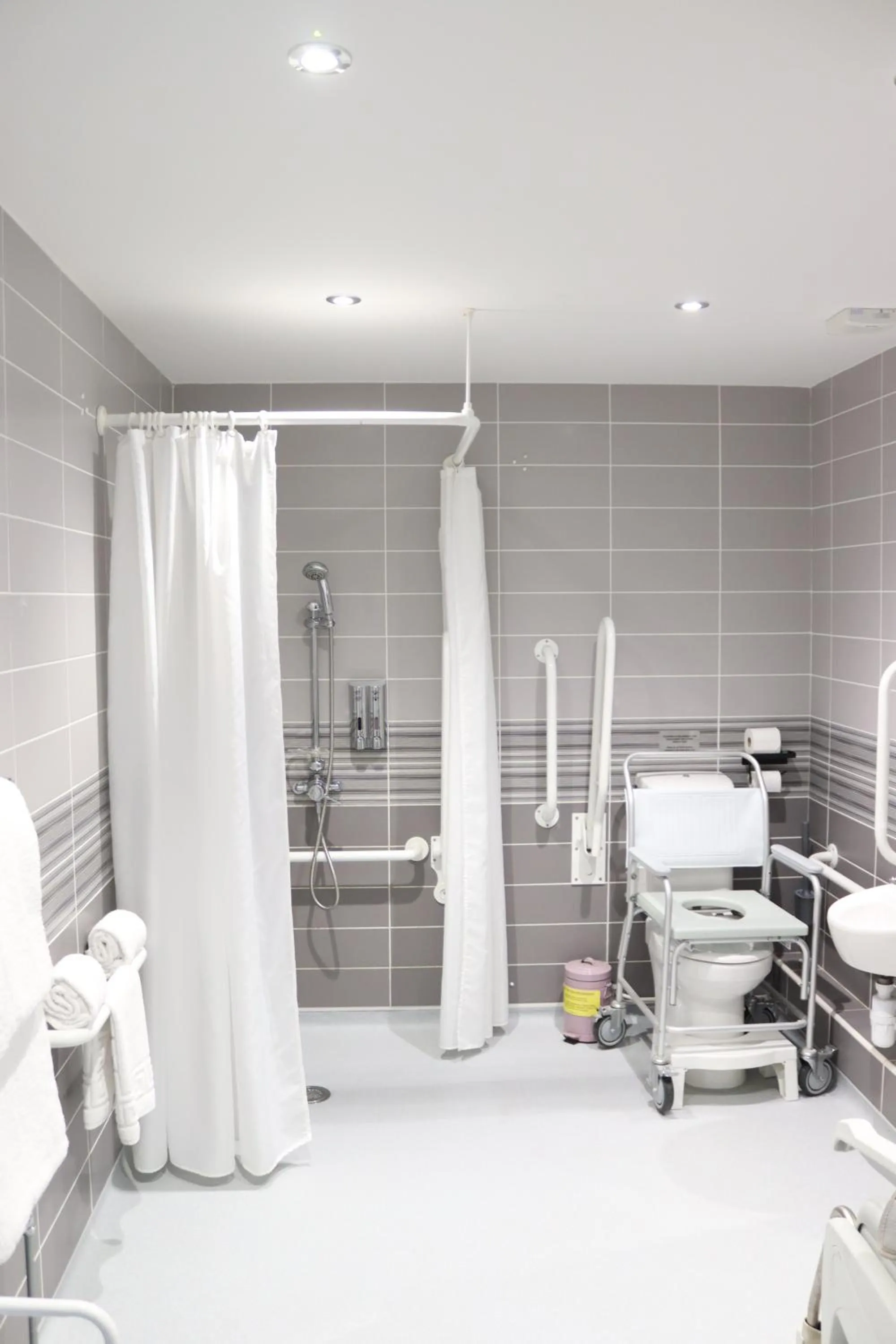 Shower in Gwesty Seren Hotel