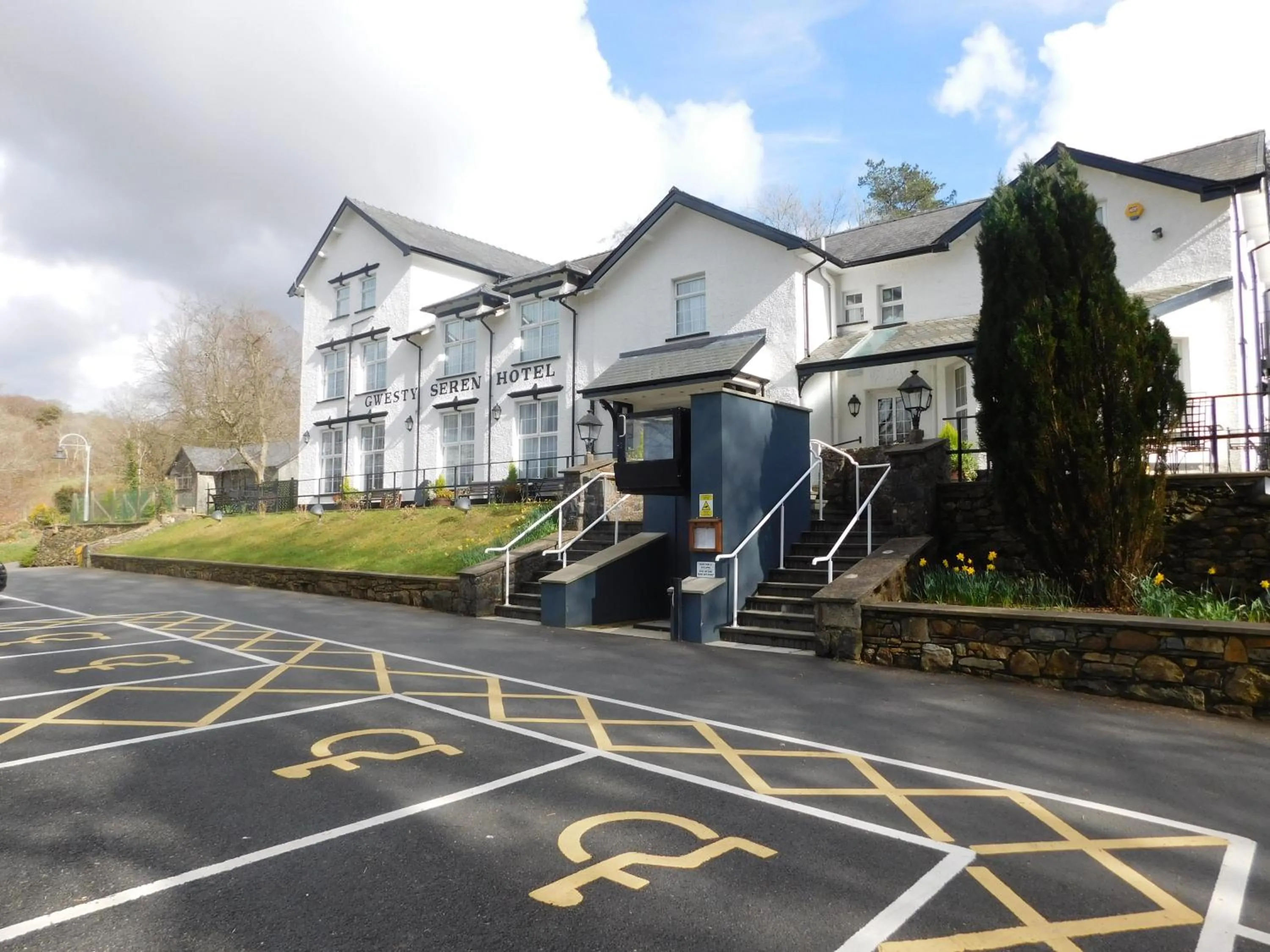 Property building in Gwesty Seren Hotel