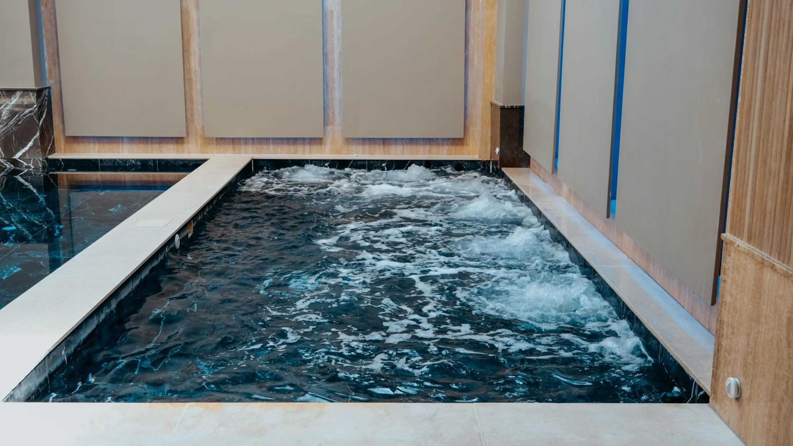 Hot Tub in Grand VM Conference & SPA