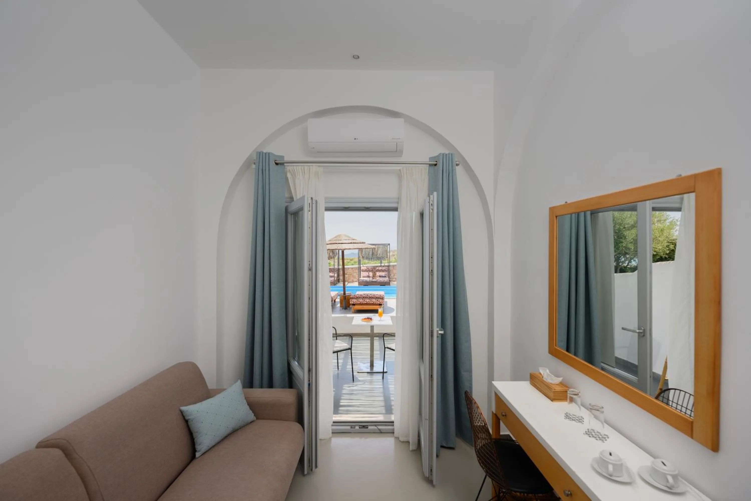 Seating area in Impressive One