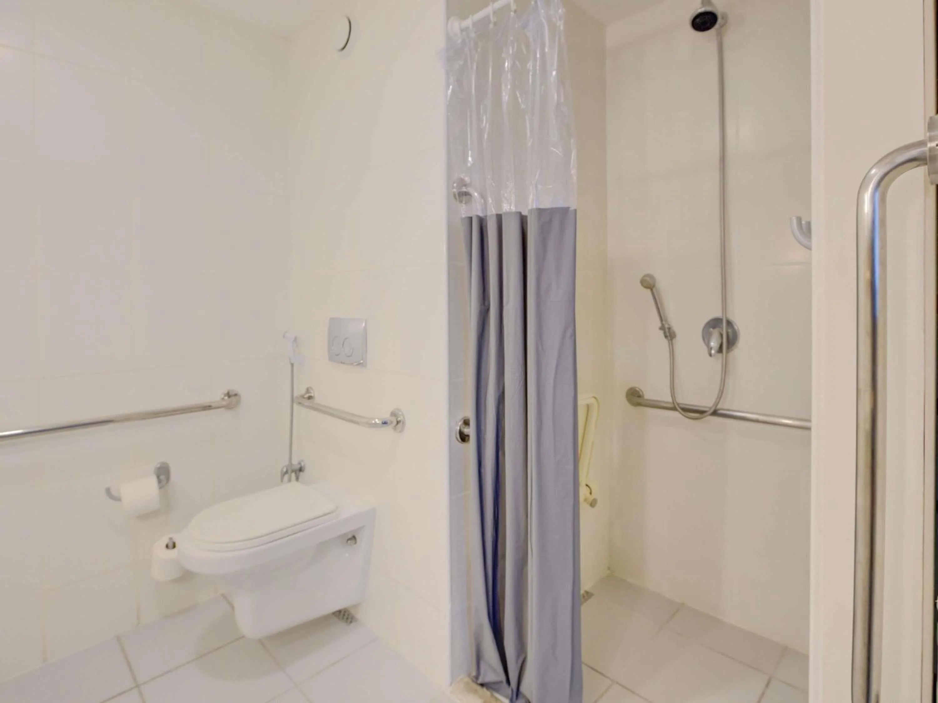 Bathroom in ibis Rio de Janeiro Barra da Tijuca