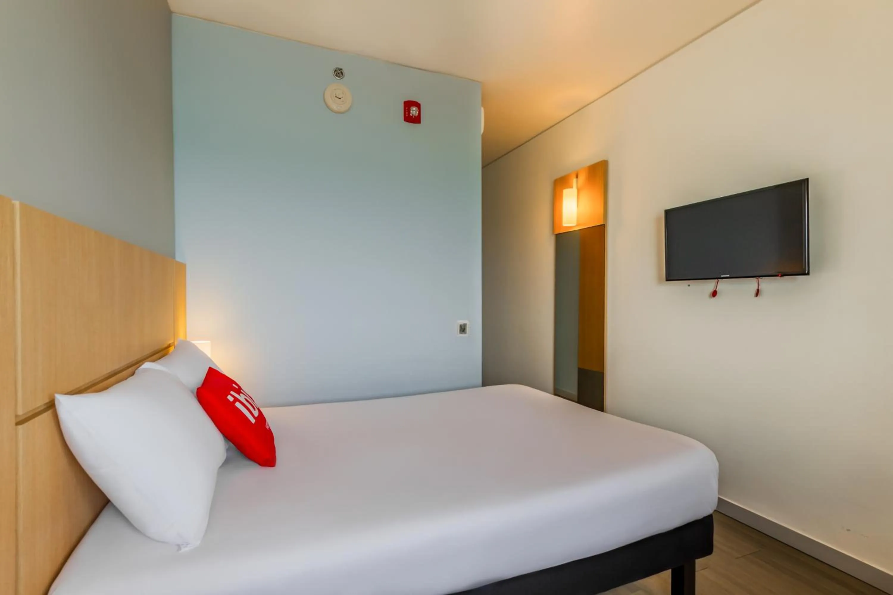 Bed in ibis Cartagena Marbella