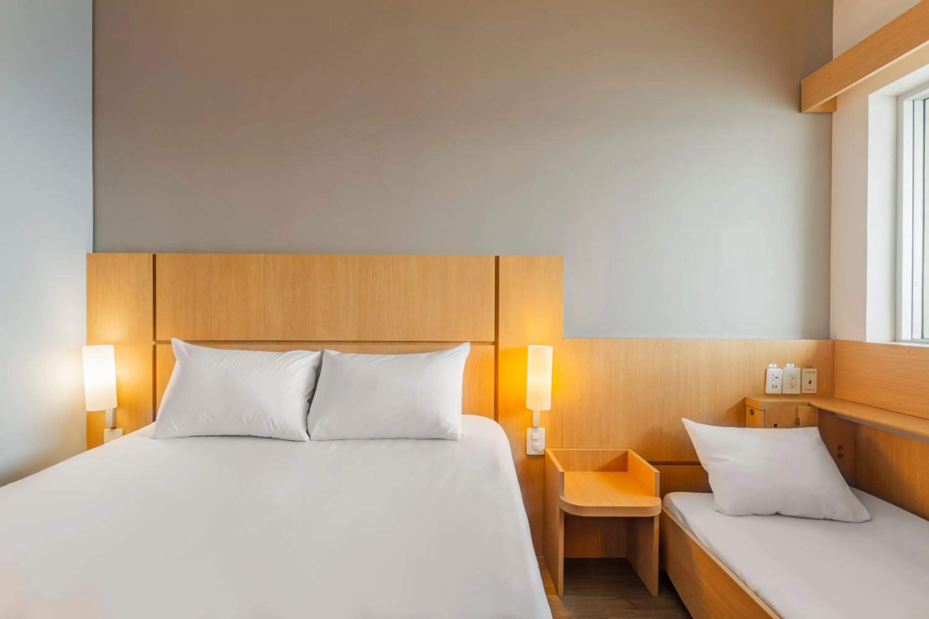 Staff, Bed in ibis Cartagena Marbella