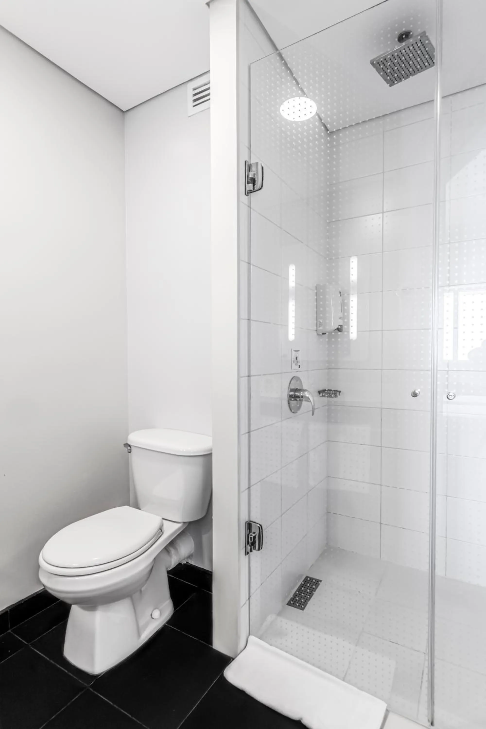 Bathroom in ibis Cartagena Marbella