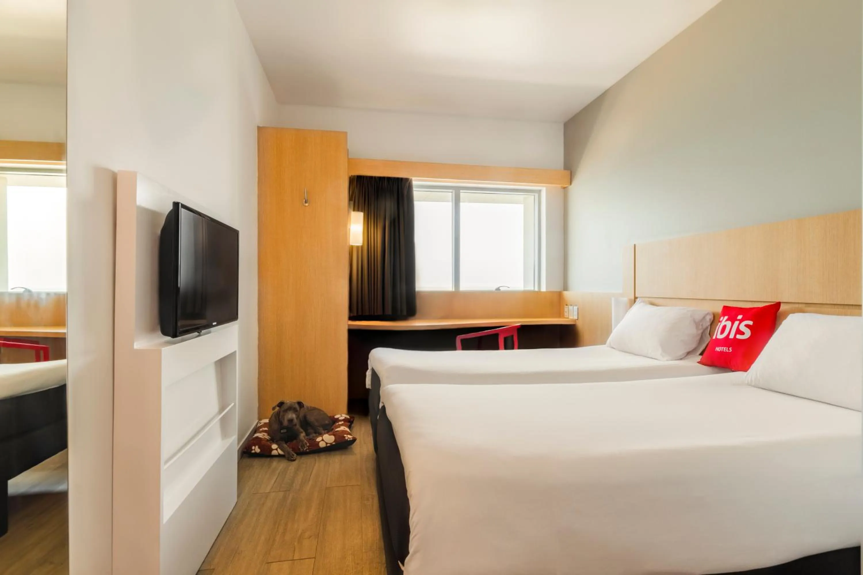 City view, Bed in ibis Cartagena Marbella