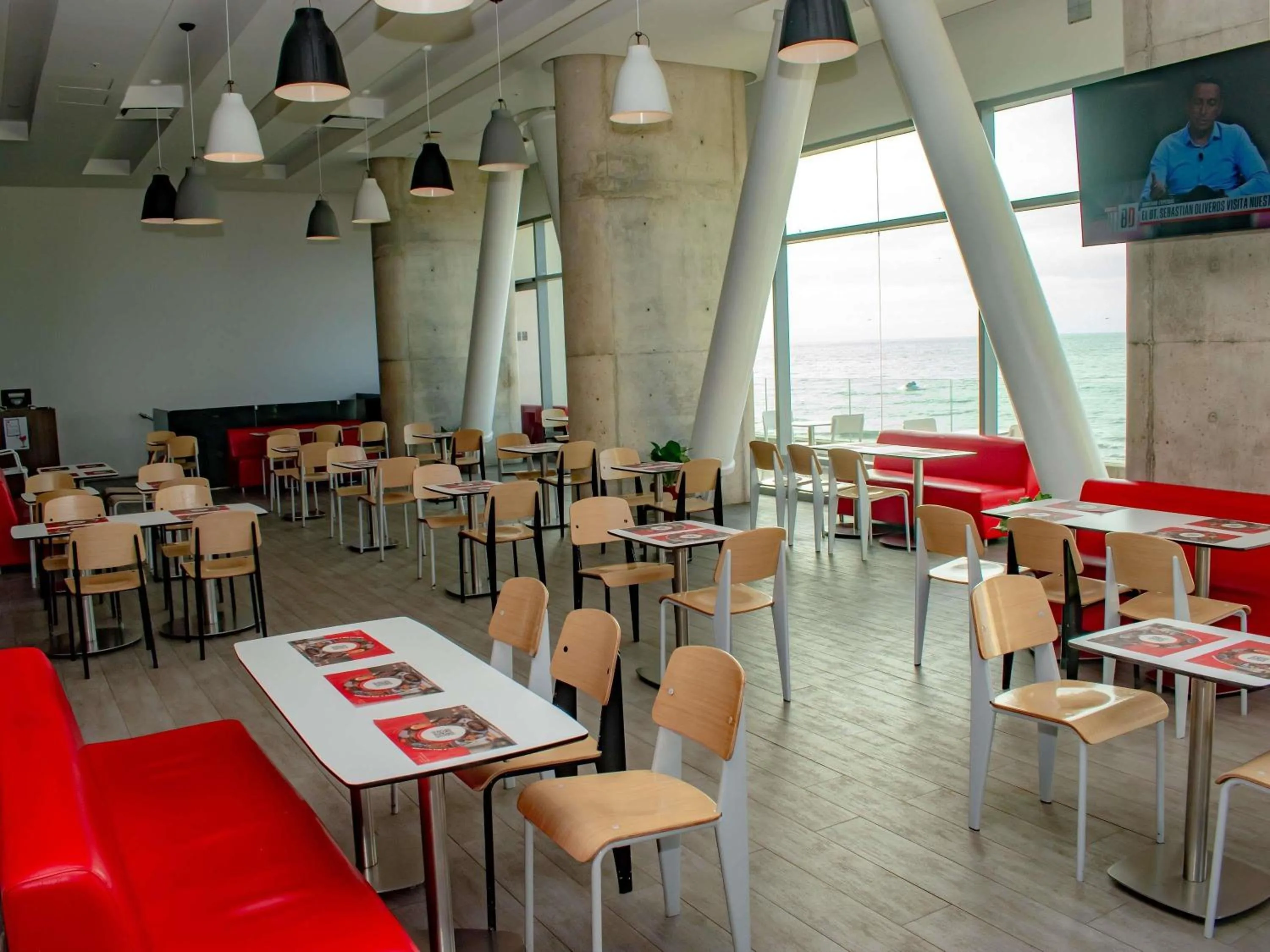 Restaurant/places to eat in ibis Cartagena Marbella