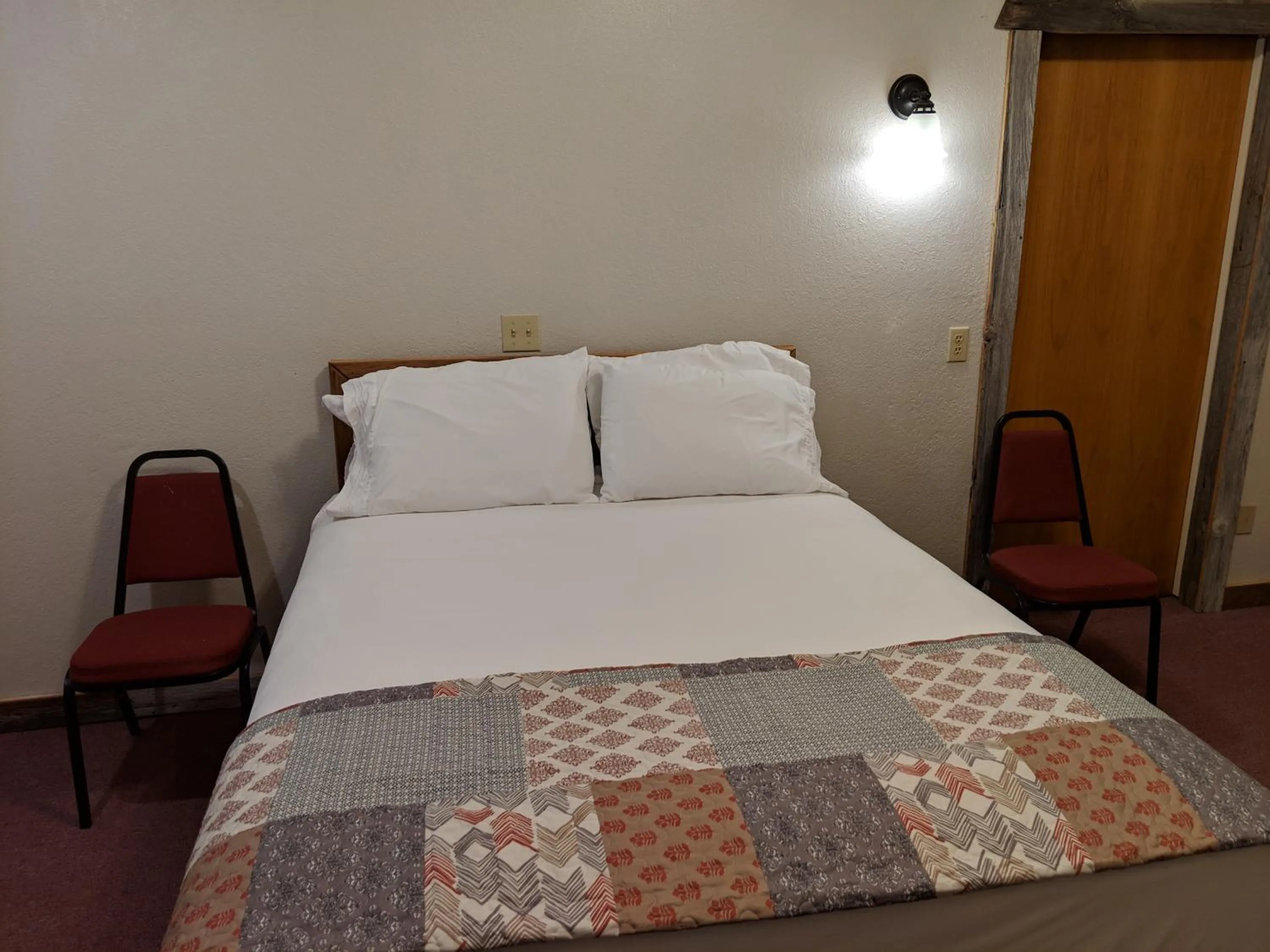 Bed in The BarnwooD Inn
